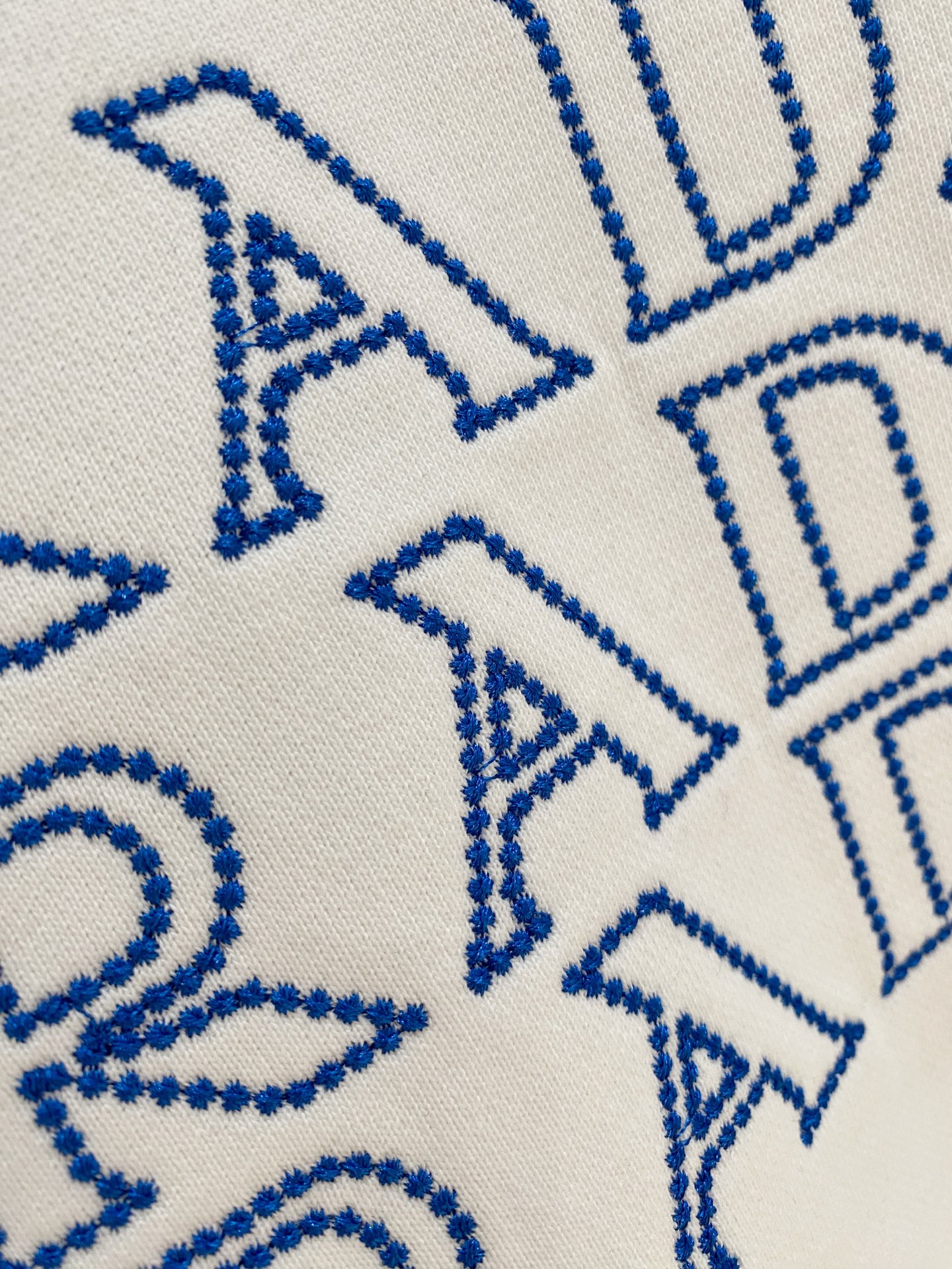 🌾普拉达25SS【新品】最新最顶级版本精美工艺圆领卫衣，最顶级的品质专柜原单套头衫，顶级制作工艺进口面料