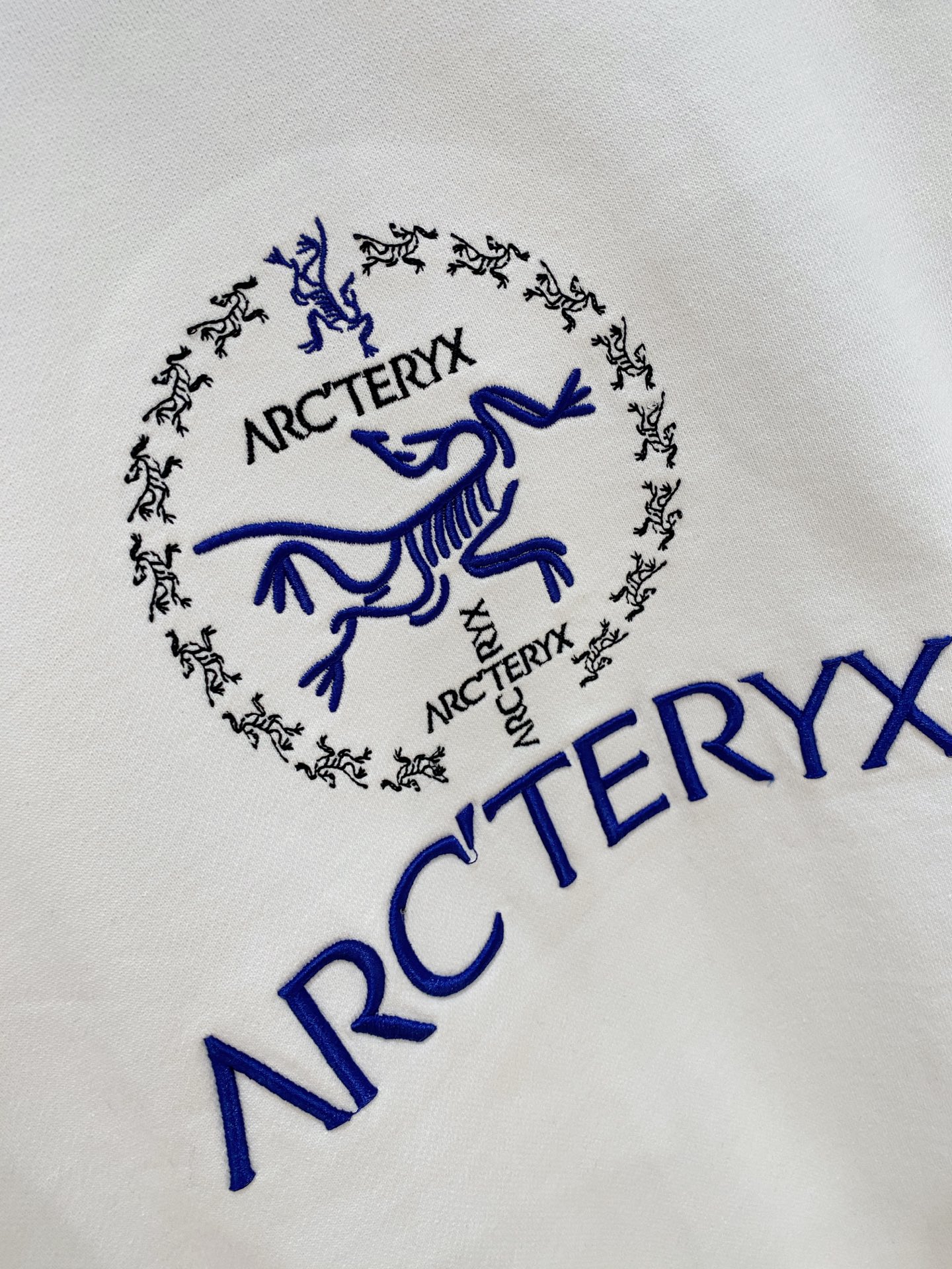 🌾始祖鸟25SS【新品】最新最顶级版本精美工艺圆领卫衣，最顶级的品质专柜原单套头衫，顶级制作工艺进口面料