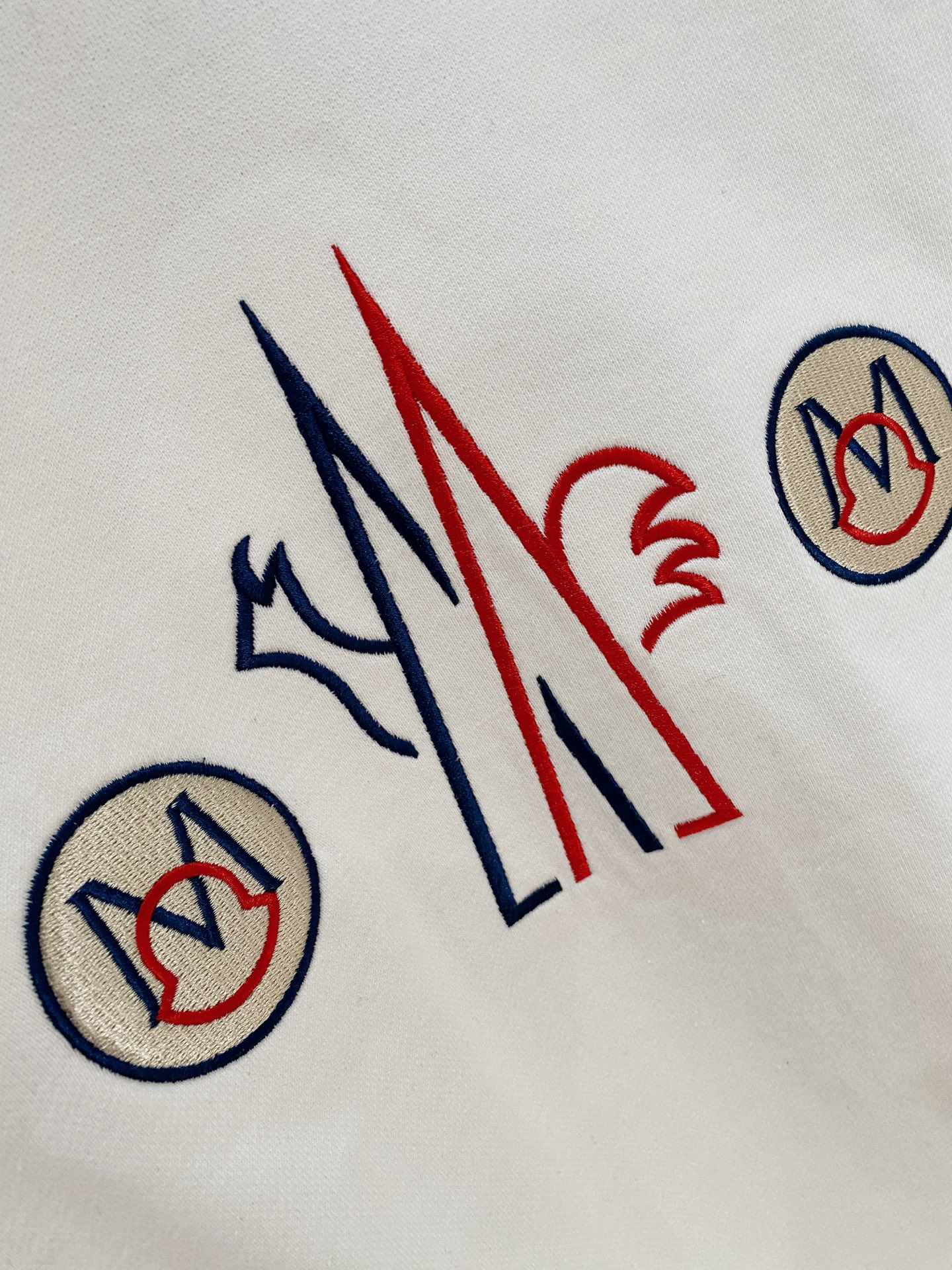 🌾蒙口25SS【新品】最新最顶级版本精美工艺圆领卫衣，最顶级的品质专柜原单套头衫，顶级制作工艺进口面料，