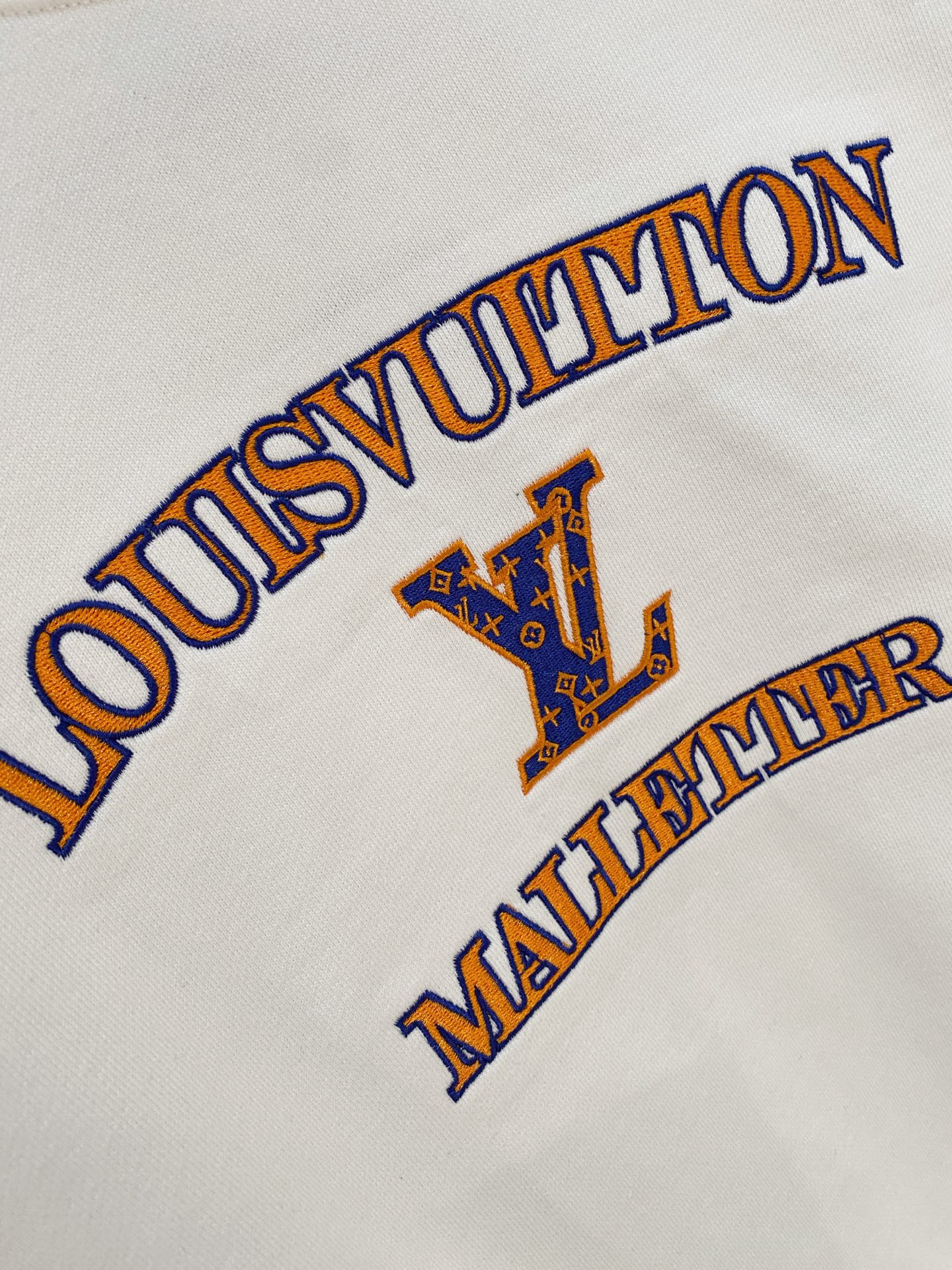 🌾 LV 25SS【新品】最新最顶级版本精美工艺圆领卫衣，最顶级的品质专柜原单套头衫，顶级制作工艺进口面