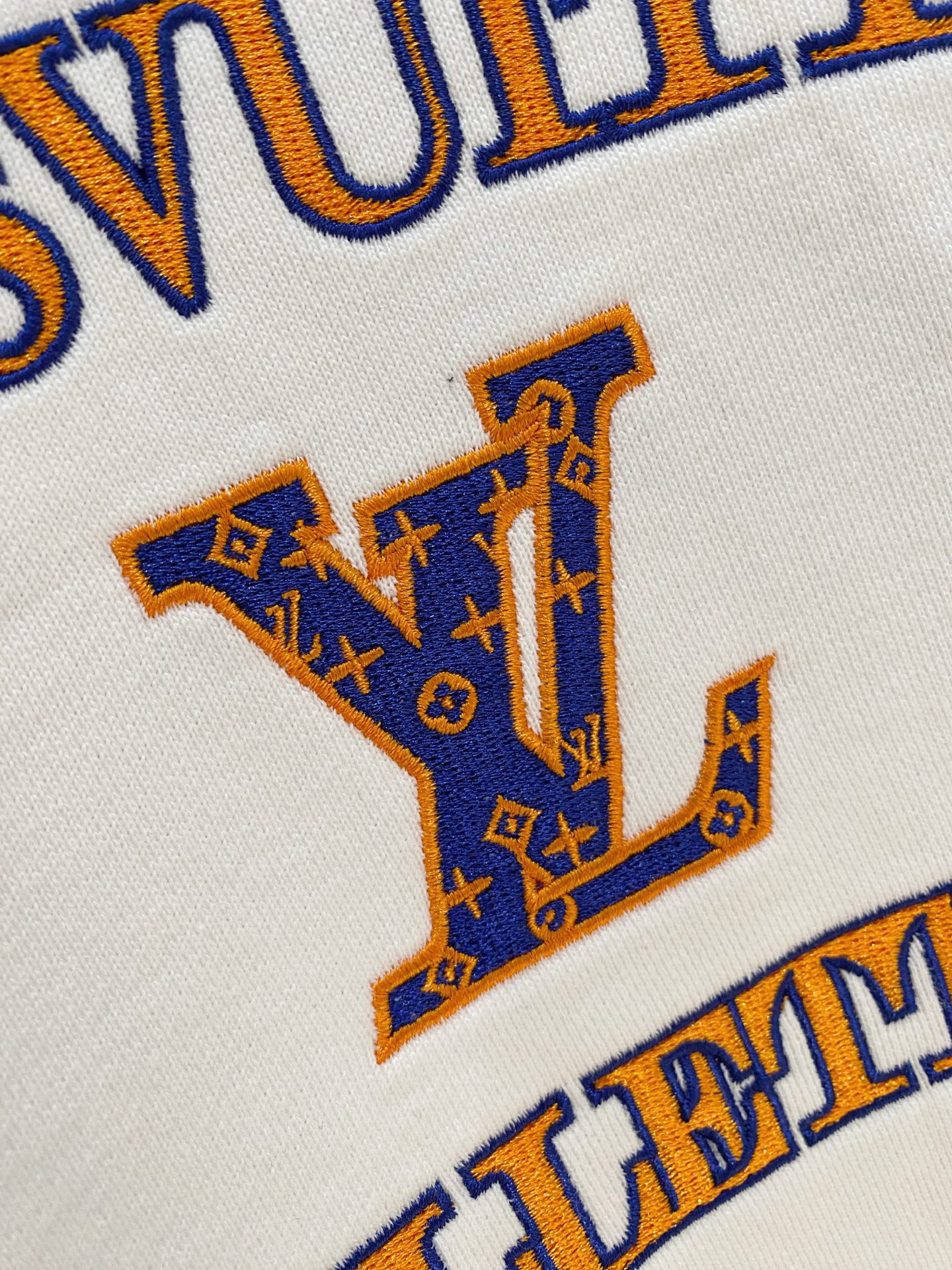 🌾 LV 25SS【新品】最新最顶级版本精美工艺圆领卫衣，最顶级的品质专柜原单套头衫，顶级制作工艺进口面