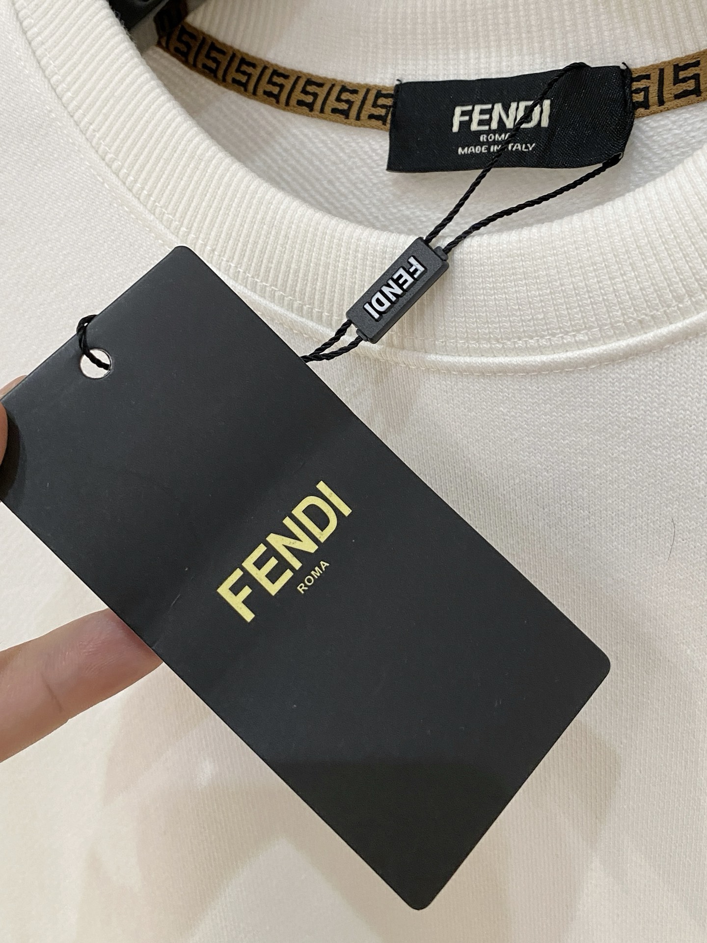 🌾芬迪25SS【新品】最新最顶级版本精美工艺圆领卫衣，最顶级的品质专柜原单套头衫，顶级制作工艺进口面料，