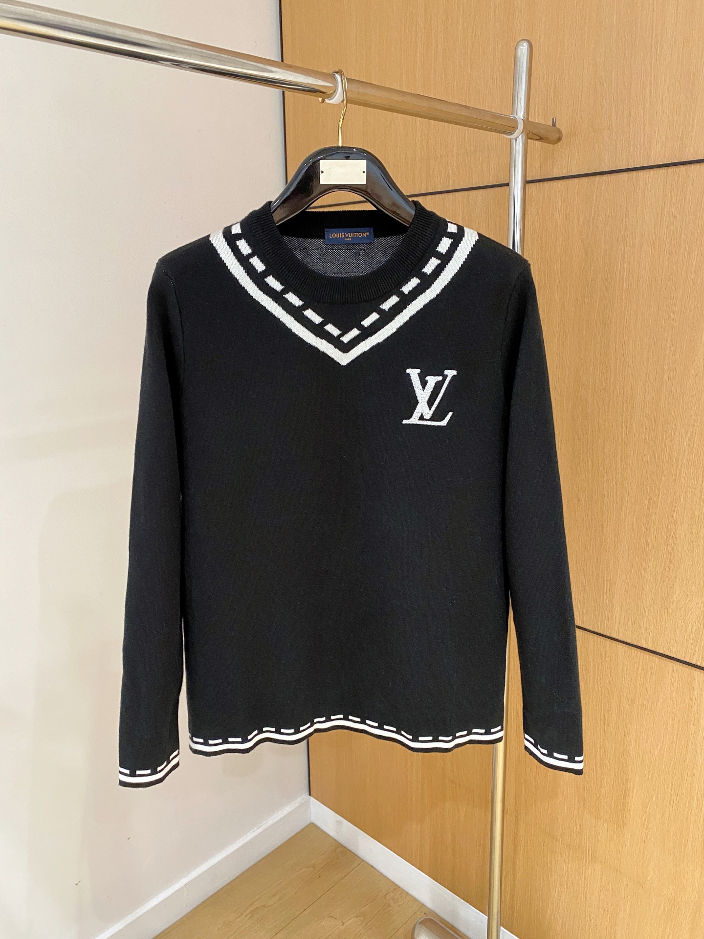 NO:608203,The new LV sweater 2025 autumn and winter latest series, 1:1 top replica at the counter, all in good condition!  Thick style, a must-have item for fashionistas!  Those who know the goods should hurry up and start, the fabric is cashmere 10, wool 60, spandex 30, size M-3xl, multi-color, louis vuitton, sweaters, alexander wang19860909新款来袭 LV毛衣 2025秋冬最新系列,专柜1:1顶级复刻,全品相！加厚款,潮人必备单品！懂货的老铁赶紧下手,面料羊绒10羊毛60氨纶30 尺码 M-3xl 多颜色,,louis vuitton,sweaters,alexander wang,Men's clothing