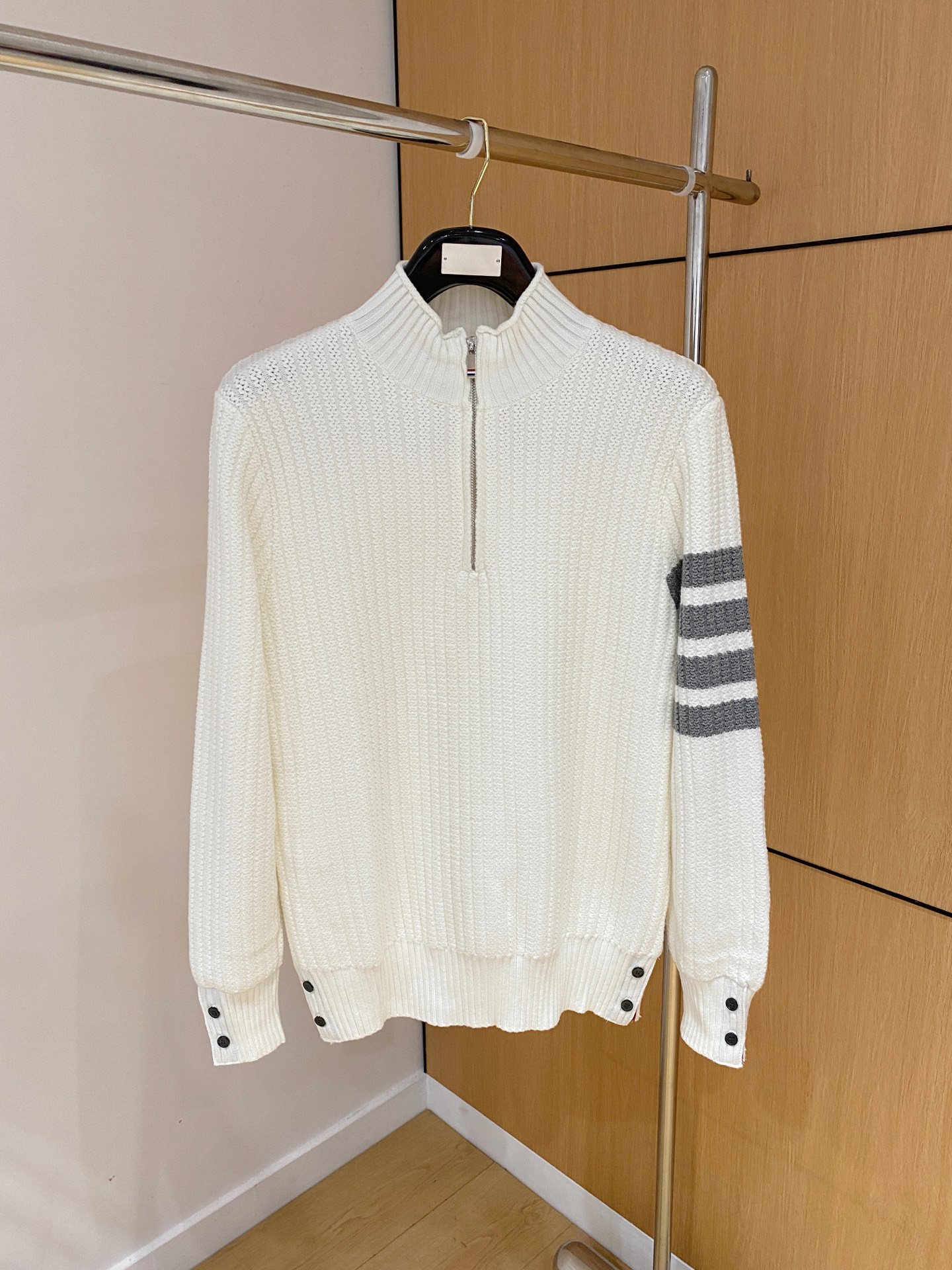 NO:608202,New arrival TB sweater 2025 autumn and winter latest series, 1:1 top replica at the counter, all in good condition!  Thick style, a must-have item for fashionistas!  Those who know the stuff should hurry up and start, the fabric is cashmere 10, wool 60, spandex 30, size M-3xl, multi-color B42,,sweaters,alexander wang19860909新款来袭 TB 毛衣 2025秋冬最新系列,专柜1:1顶级复刻,全品相！加厚款,潮人必备单品！懂货的老铁赶紧下手,面料羊绒10羊毛60氨纶30 尺码 M-3xl 多颜色B42,,sweaters,alexander wang,Men's clothing