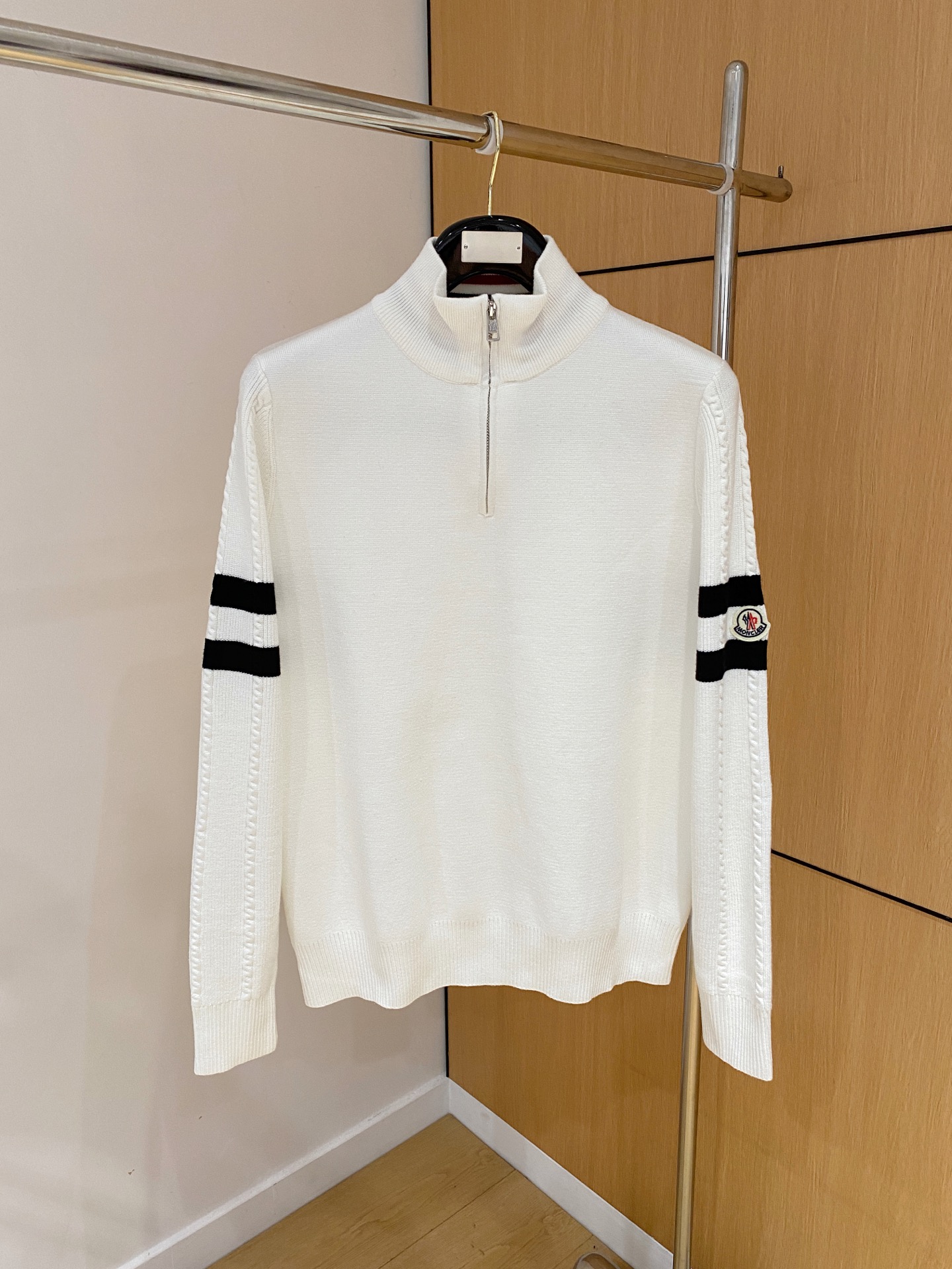 NO:608208,The new arrival of the Mouth Sweater 2025 Autumn and Winter latest series, 1:1 top replica at the counter, all in good condition!  Thick style, a must-have item for fashionistas!  Those who know the goods should hurry up and start, the fabric is cashmere 10 wool 60 spandex 30 size M-3xl multi-color, Moncler, sweaters, alexander wang19860909新款来袭 蒙口 毛衣 2025秋冬最新系列,专柜1:1顶级复刻,全品相！加厚款,潮人必备单品！懂货的老铁赶紧下手,面料羊绒10羊毛60氨纶30 尺码 M-3xl 多颜色,,Moncler,sweaters,alexander wang,Men's clothing