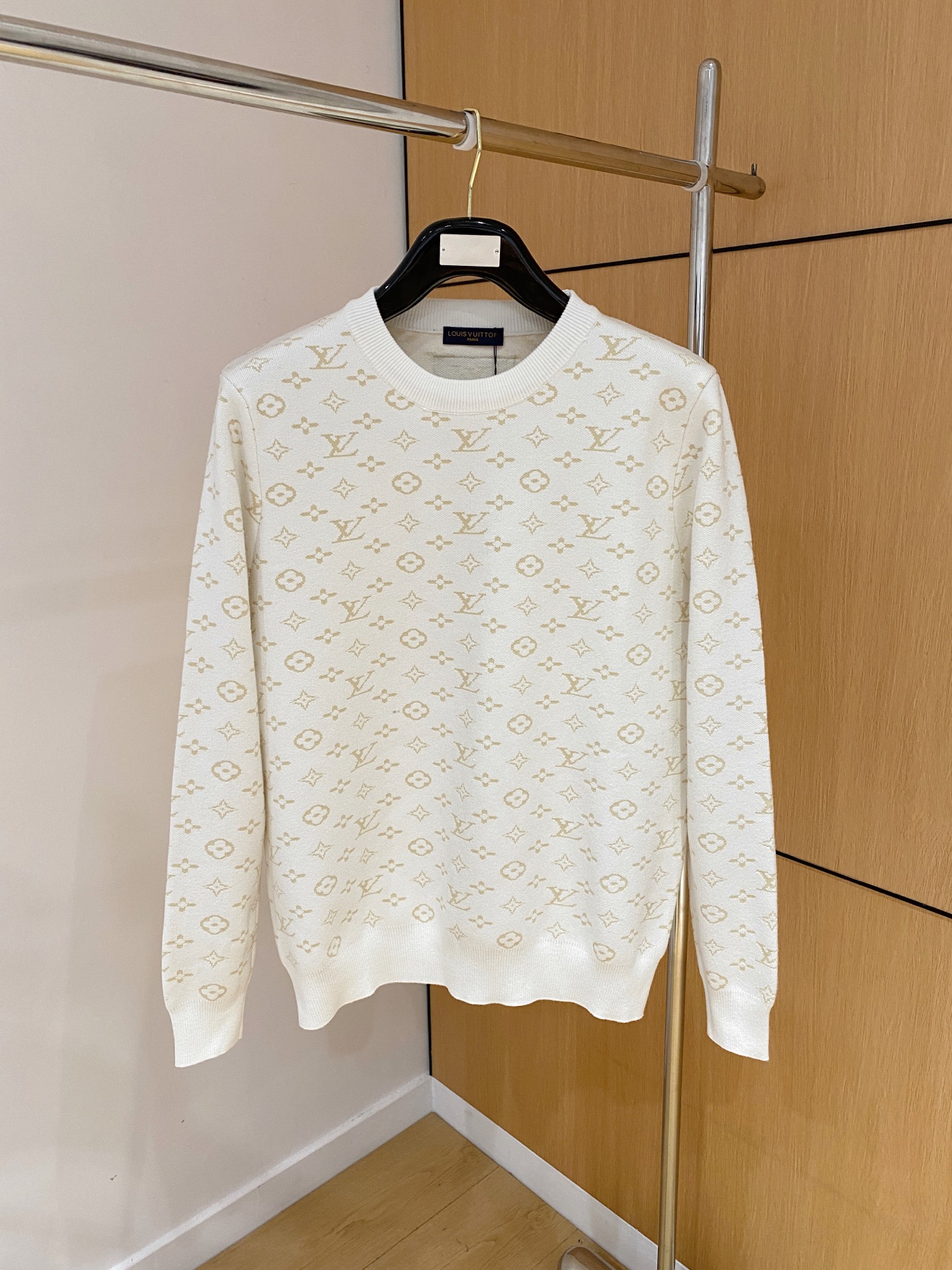 NO:608191,The new LV sweater 2025 autumn and winter latest series, 1:1 top replica at the counter, all in good condition!  Thick style, a must-have item for fashionistas!  Those who know the goods should hurry up and start, the fabric is cashmere 10, wool 60, spandex 30, size M-3xl, multi-color, louis vuitton, sweaters, alexander wang19860909新款来袭 LV毛衣 2025秋冬最新系列,专柜1:1顶级复刻,全品相！加厚款,潮人必备单品！懂货的老铁赶紧下手,面料羊绒10羊毛60氨纶30 尺码 M-3xl 多颜色,,louis vuitton,sweaters,alexander wang,Men's clothing