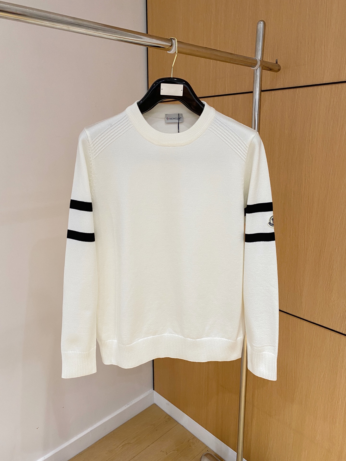 NO:608176,The new arrival of the Mouth Sweater 2025 Autumn and Winter latest series, 1:1 top replica at the counter, all in good condition!  Thick style, a must-have item for fashionistas!  Those who know the goods should hurry up and start, the fabric is cashmere 10 wool 60 spandex 30 size M-3xl multi-color, Moncler, sweaters, alexander wang19860909新款来袭 蒙口毛衣 2025秋冬最新系列,专柜1:1顶级复刻,全品相！加厚款,潮人必备单品！懂货的老铁赶紧下手,面料羊绒10羊毛60氨纶30 尺码 M-3xl 多颜色,,Moncler,sweaters,alexander wang,Men's clothing