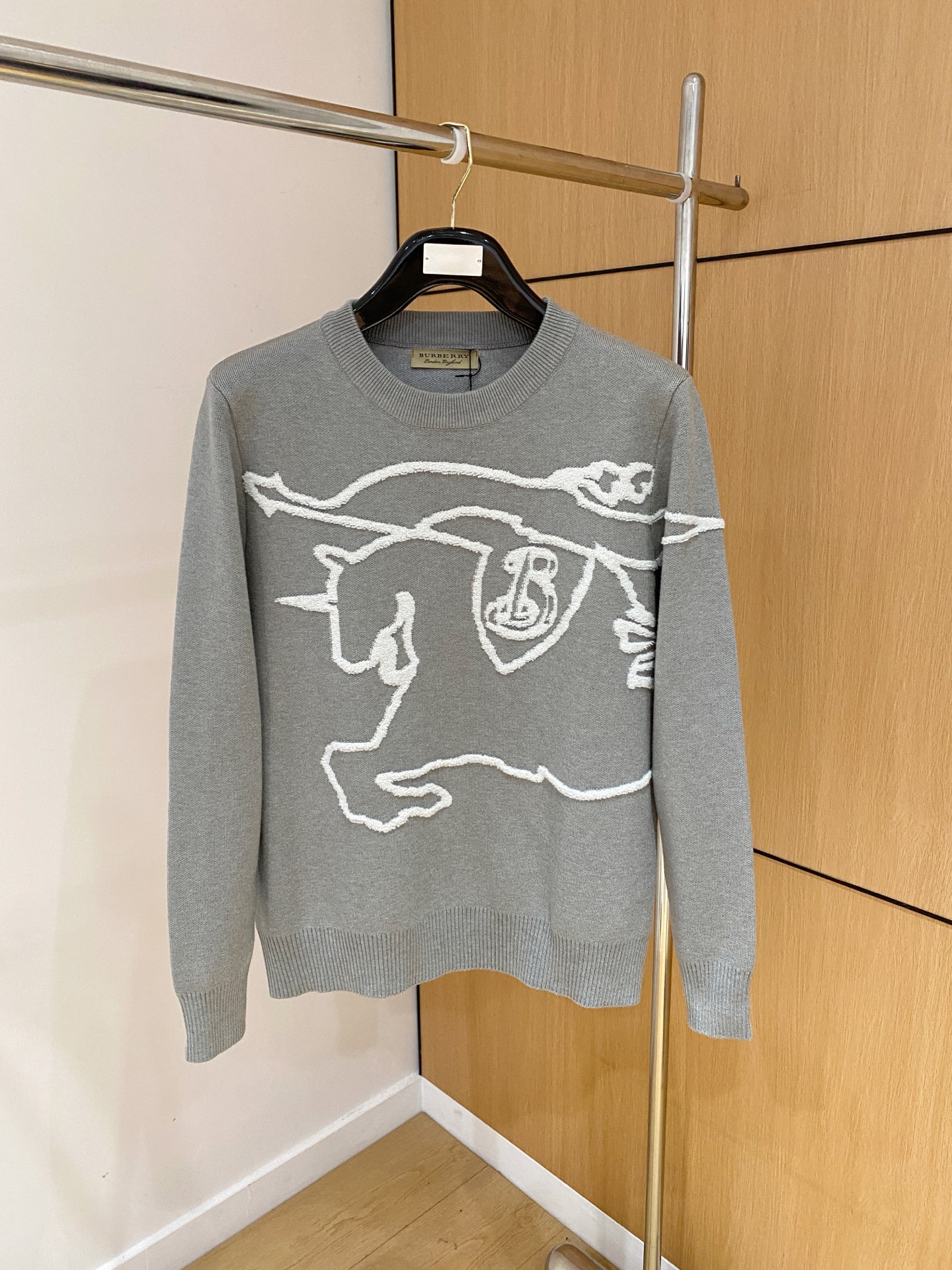 NO:608185,The new Burberry sweater 2025 autumn and winter latest series, 1:1 top replica at the counter, all in good condition!  Thick style, a must-have item for fashionistas!  Those who know the goods should hurry up and start, the fabric is cashmere 10 wool 60 spandex 30 size M-3xl multi-color, burberry, sweaters, alexander wang19860909新款来袭 巴宝莉毛衣 2025秋冬最新系列,专柜1:1顶级复刻,全品相！加厚款,潮人必备单品！懂货的老铁赶紧下手,面料羊绒10羊毛60氨纶30 尺码 M-3xl 多颜色,,burberry,sweaters,alexander wang,Men's clothing