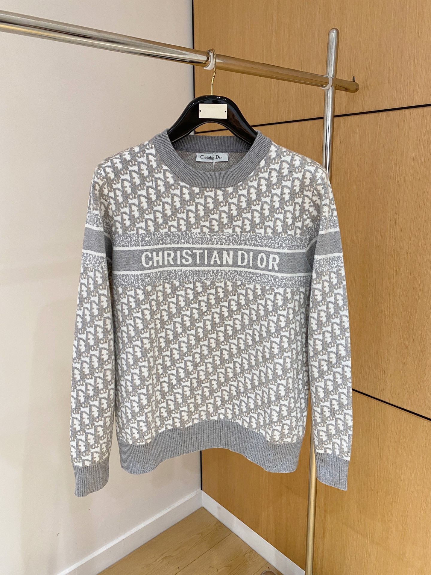 NO:608161,The new Dior sweater 2025 autumn and winter latest series is coming, 1:1 top replica at the counter, all in good condition!  Thick style, a must-have item for fashionistas!  Old irons who know the stuff, hurry up and start, the fabric is cashmere 10 wool 60 spandex 30 size M-3xl multi-color, dior, sweaters, alexander wang19860909新款来袭 迪奥 毛衣 2025秋冬最新系列,专柜1:1顶级复刻,全品相！加厚款,潮人必备单品！懂货的老铁赶紧下手,面料羊绒10羊毛60氨纶30 尺码 M-3xl 多颜色,,dior,sweaters,alexander wang,Men's clothing