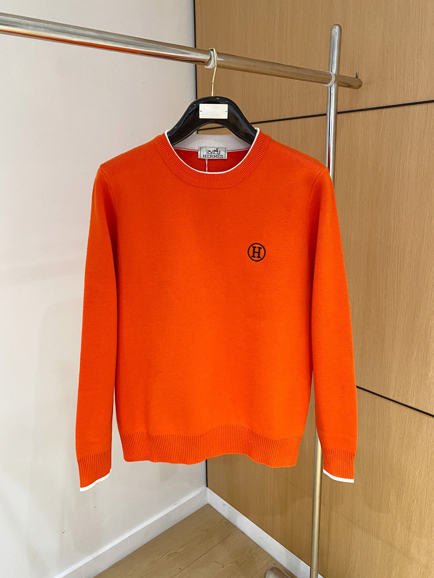 NO:608166,The new Hermès sweater 2025 autumn and winter latest series, 1:1 top replica at the counter, all in good condition!  Thick style, a must-have item for fashionistas!  Those who know the goods should hurry up and start, the fabric is cashmere 10 wool 60 spandex 30 size M-3xl multi-color, hermes, sweaters, alexander wang19860909新款来袭 爱马仕 毛衣 2025秋冬最新系列,专柜1:1顶级复刻,全品相！加厚款,潮人必备单品！懂货的老铁赶紧下手,面料羊绒10羊毛60氨纶30 尺码 M-3xl 多颜色,,hermes,sweaters,alexander wang,Men's clothing