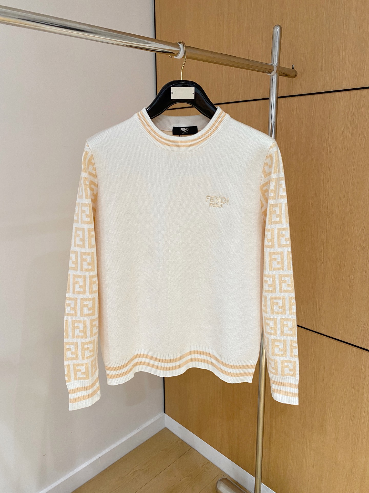 NO:608196,The new Fendi sweater 2025 autumn and winter latest series, 1:1 top replica at the counter, all in good condition!  Thick style, a must-have item for fashionistas!  Those who know the goods should hurry up and start, the fabric is cashmere 10, wool 60, spandex 30, size M-3xl, multi-color, fendi, sweaters, alexander wang19860909新款来袭 芬迪毛衣 2025秋冬最新系列,专柜1:1顶级复刻,全品相！加厚款,潮人必备单品！懂货的老铁赶紧下手,面料羊绒10羊毛60氨纶30 尺码 M-3xl 多颜色,,fendi,sweaters,alexander wang,Men's clothing