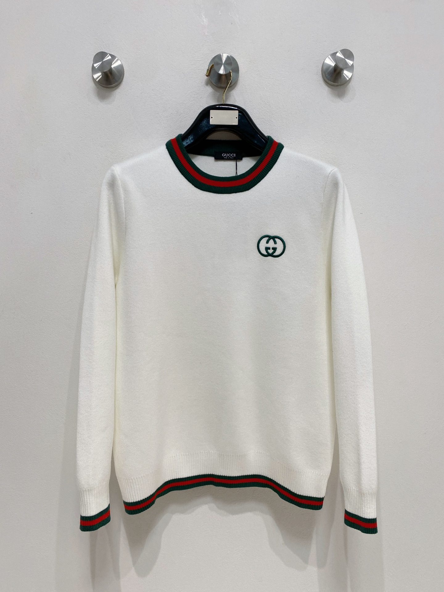 🌾 古驰圆领毛衣，采用羊毛混纺纱线，保暖性佳，蓬松柔软，加倍呵护肌肤，给你轻如无物的穿着感体验。高品质天