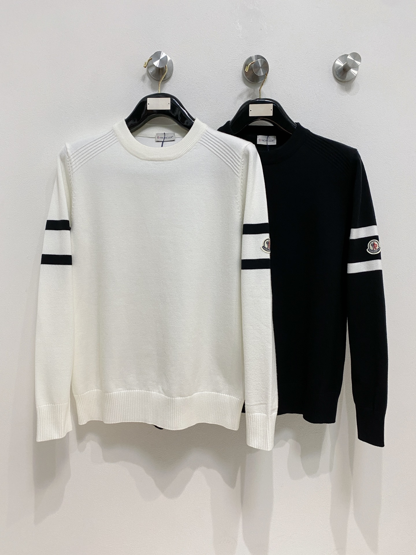 🌾 蒙口圆领毛衣，采用羊毛混纺纱线，保暖性佳，蓬松柔软，加倍呵护肌肤，给你轻如无物的穿着感体验。高品质天