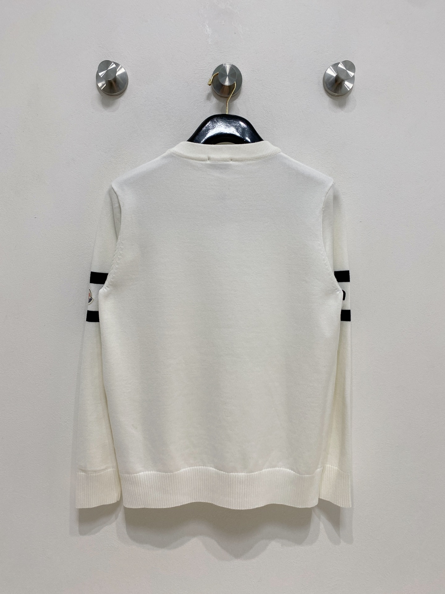 🌾 蒙口圆领毛衣，采用羊毛混纺纱线，保暖性佳，蓬松柔软，加倍呵护肌肤，给你轻如无物的穿着感体验。高品质天