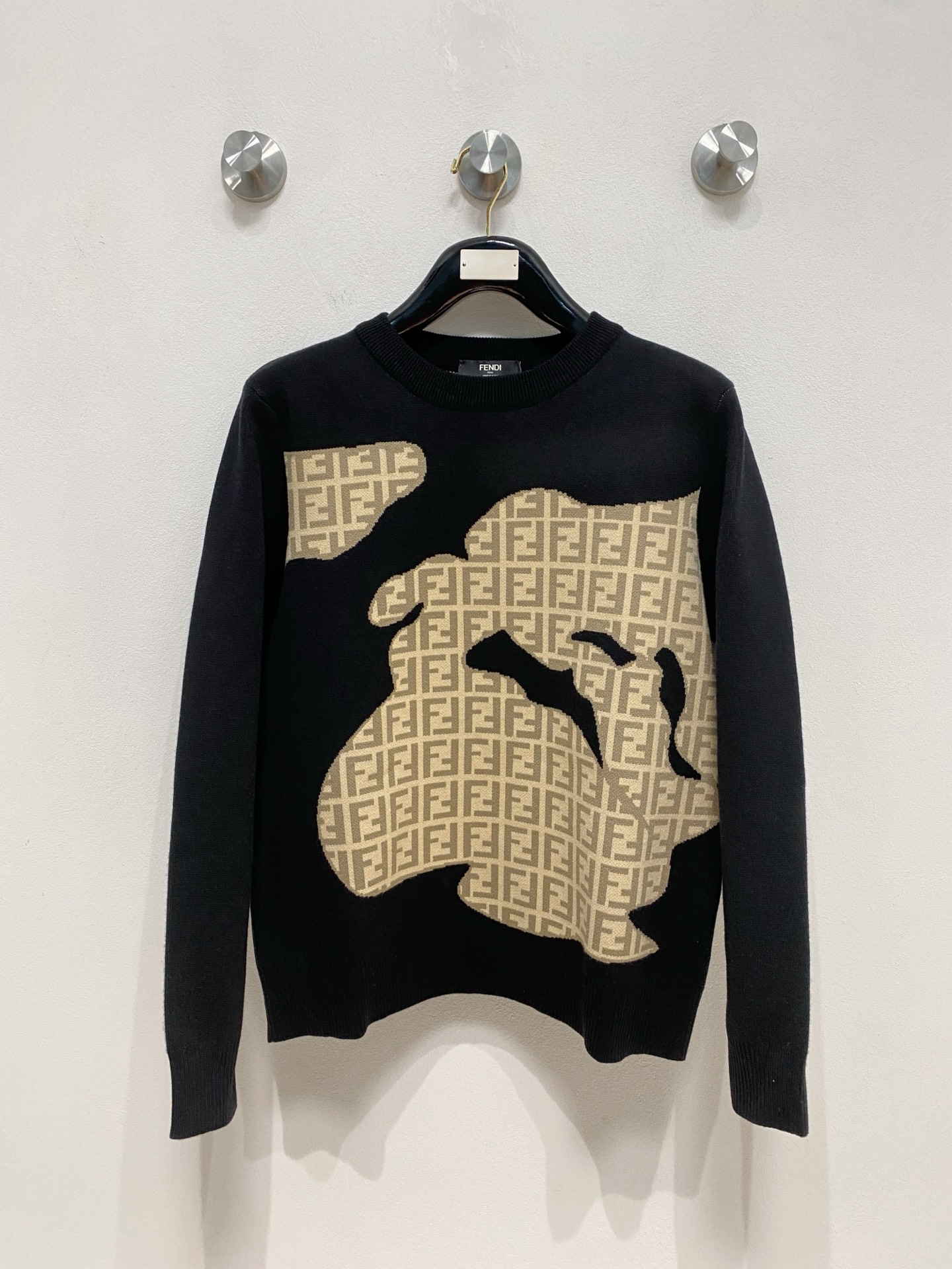 🌾 LV圆领毛衣，采用羊毛混纺纱线，保暖性佳，蓬松柔软，加倍呵护肌肤，给你轻如无物的穿着感体验。高品质天