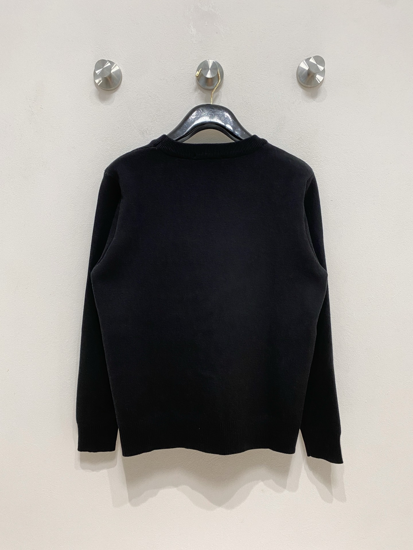 🌾 LV圆领毛衣，采用羊毛混纺纱线，保暖性佳，蓬松柔软，加倍呵护肌肤，给你轻如无物的穿着感体验。高品质天