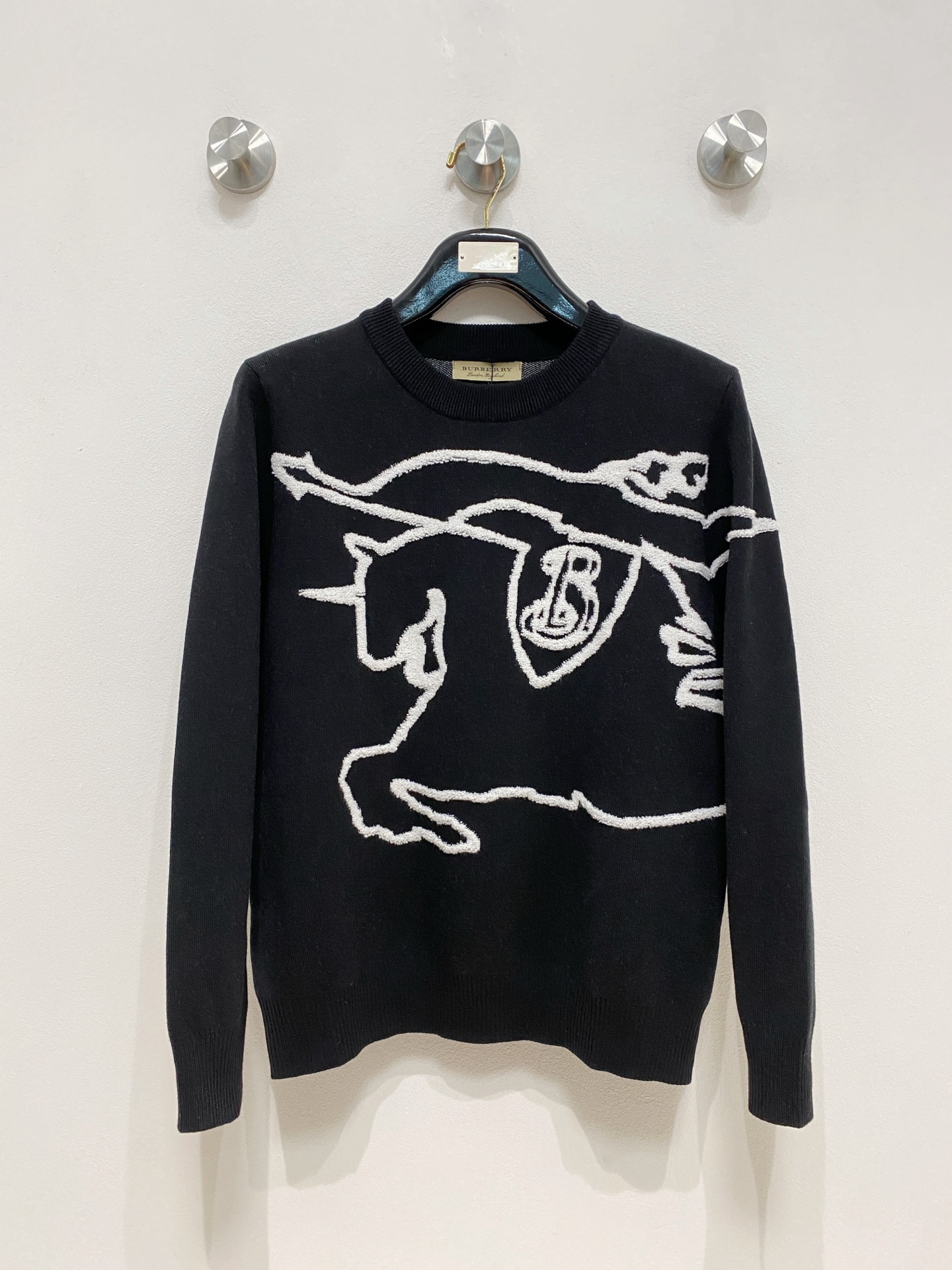 🌾 巴宝莉圆领毛衣，采用羊毛混纺纱线，保暖性佳，蓬松柔软，加倍呵护肌肤，给你轻如无物的穿着感体验。高品质