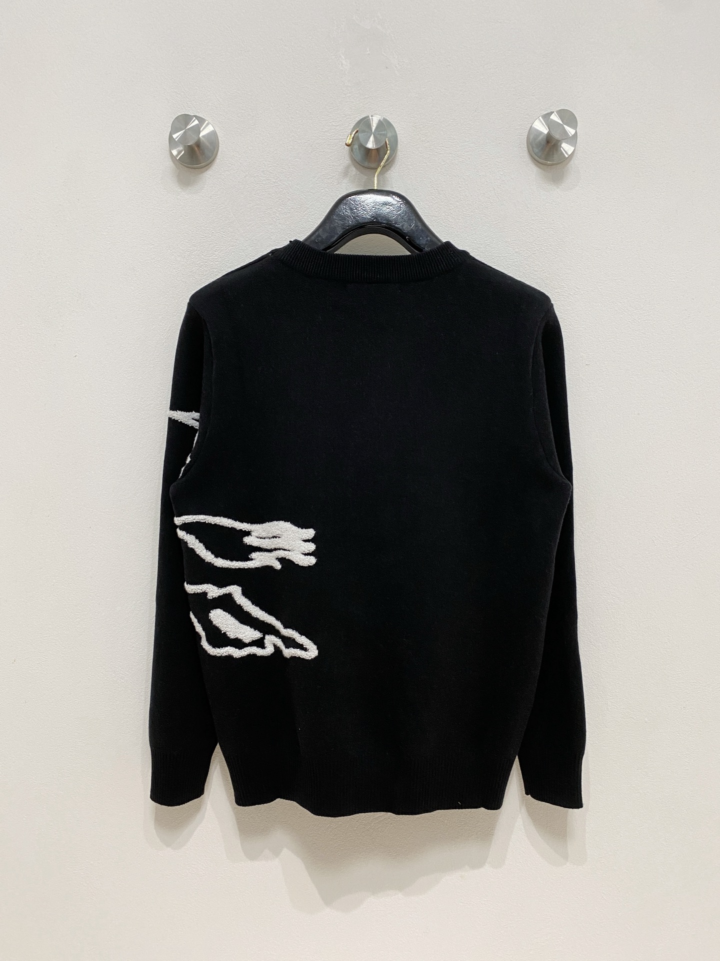 🌾 巴宝莉圆领毛衣，采用羊毛混纺纱线，保暖性佳，蓬松柔软，加倍呵护肌肤，给你轻如无物的穿着感体验。高品质