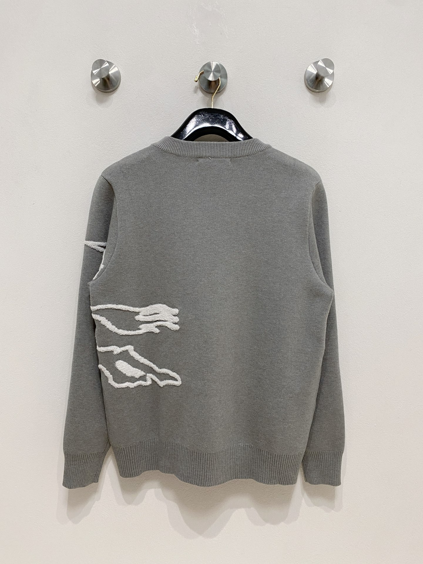 🌾 巴宝莉圆领毛衣，采用羊毛混纺纱线，保暖性佳，蓬松柔软，加倍呵护肌肤，给你轻如无物的穿着感体验。高品质