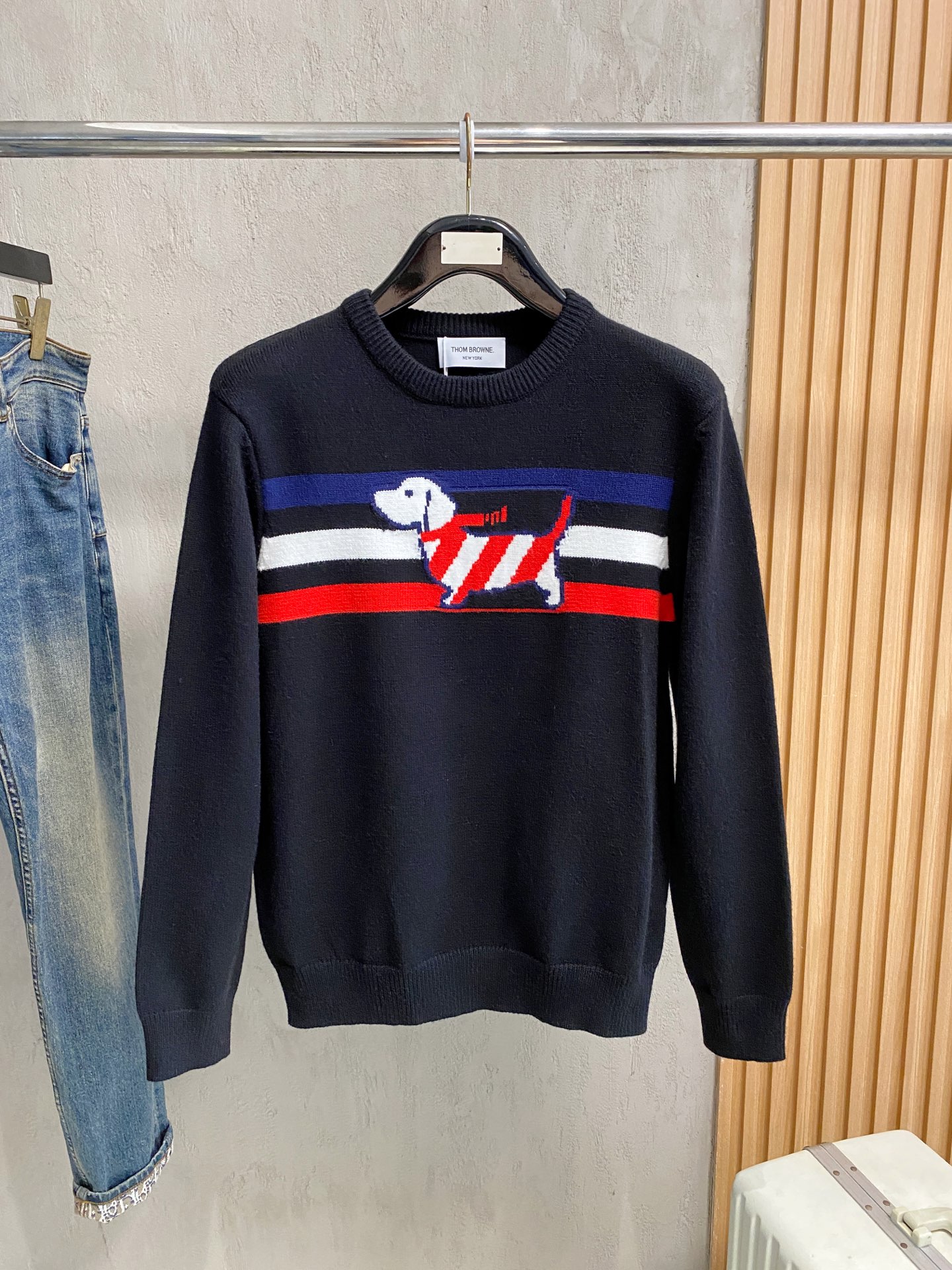 NO:600655,TB 25ss autumn and winter [new product] sweater is exclusively for hard goods, imported original technical wool worsted!  The fine knitting is integrated, and the color mixed weaving is purely handmade. The grade is extremely high, highlighting the taste and luxury of clothing. The craftsmanship is exquisite!  Customized original craftsmanship threaded upper body, extremely handsome, purchasing agent level counter, same style for men and women, size S-xL,,sweaters,alexander wang19860909TB 25ss秋冬【新品】毛衣专供狠货,进口原版科技羊毛精纺！精细针织一体,色彩混织纯手工技艺呈现 档次极高,凸显衣着品味与奢华 工艺精湛！定制原版工艺螺纹上身帅到爆,代购级别专柜男女同款 码数S-xL,,sweaters,alexander wang,Men's clothing