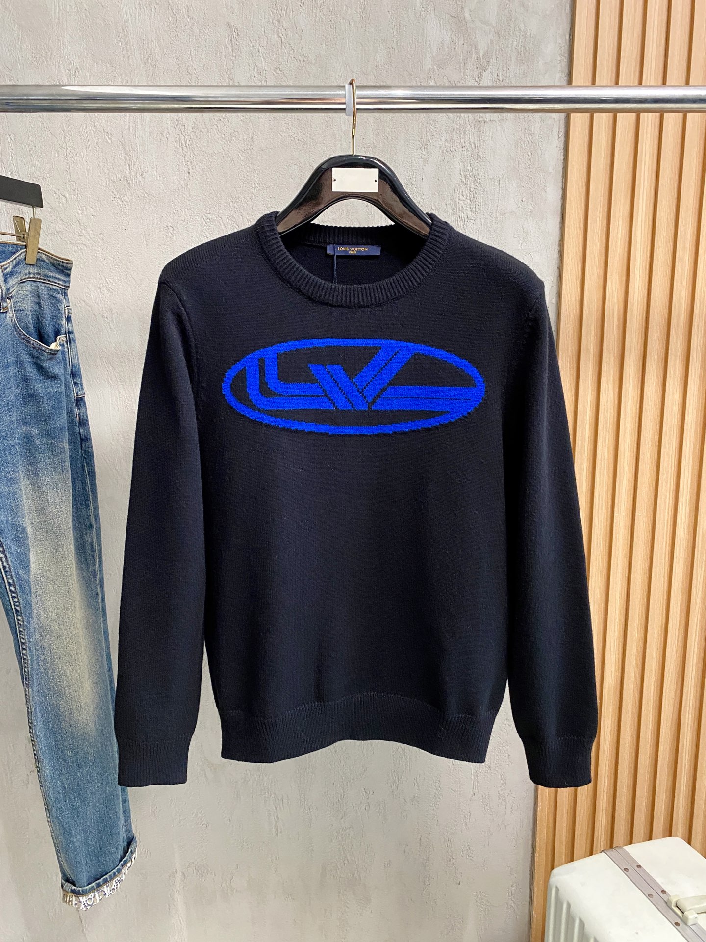 NO:600662,LV 25ss autumn and winter [new product] sweater is exclusively for the hard goods, imported original technical wool worsted!  The fine knitting is integrated, and the color mixed weaving is purely handmade. The grade is extremely high, highlighting the taste and luxury of clothing. The craftsmanship is exquisite!  Customized original craftsmanship threaded upper body, extremely handsome, purchasing agent level counter, same style for men and women, size S-xL,, louis vuitton, sweaters, alexander wang19860909LV 25ss秋冬【新品】毛衣专供狠货,进口原版科技羊毛精纺！精细针织一体,色彩混织纯手工技艺呈现 档次极高,凸显衣着品味与奢华 工艺精湛！定制原版工艺螺纹上身帅到爆,代购级别专柜男女同款 码数S-xL,,louis vuitton,sweaters,alexander wang,Men's clothing