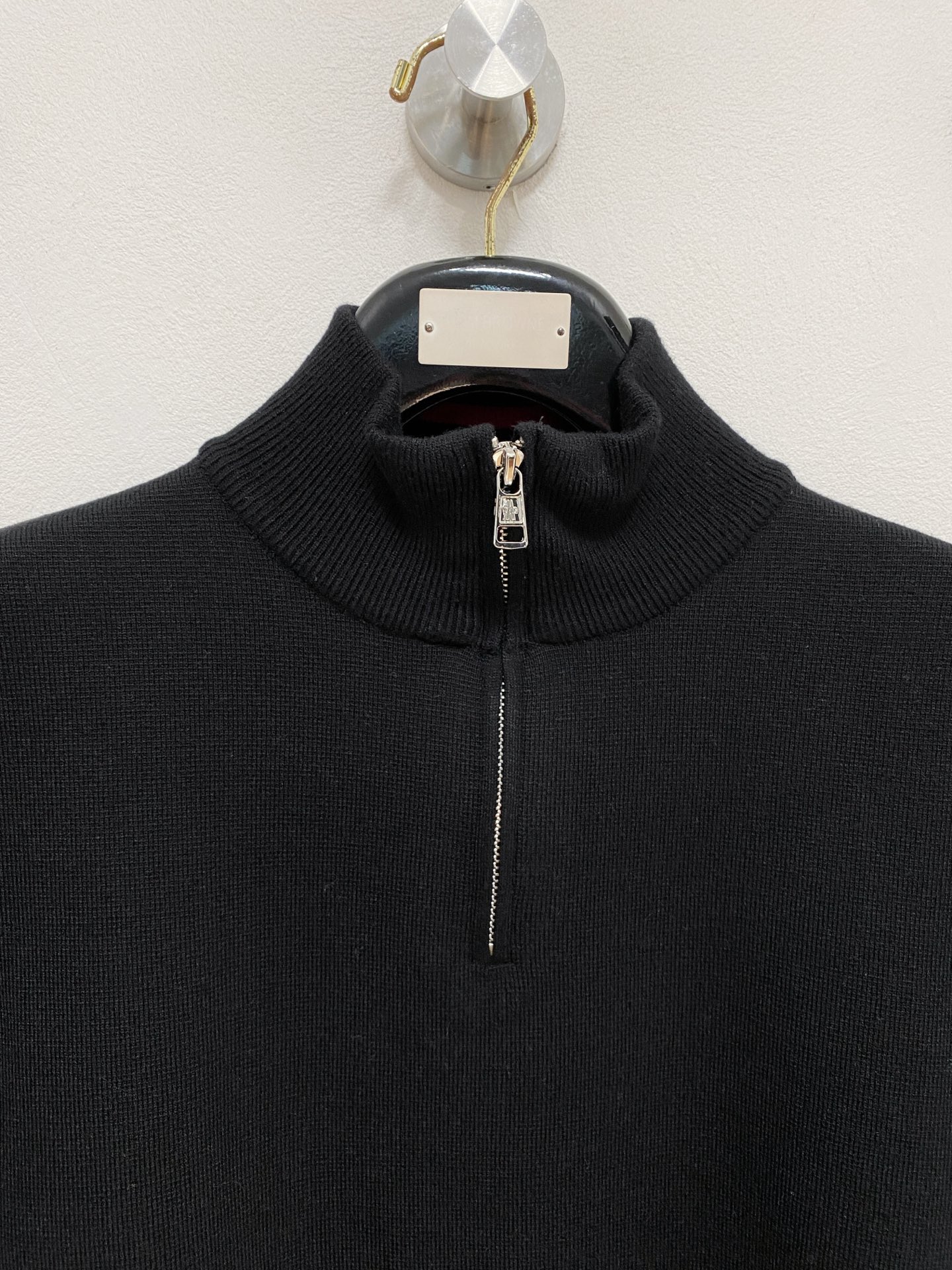 🌾 蒙口圆领毛衣，采用羊毛混纺纱线，保暖性佳，蓬松柔软，加倍呵护肌肤，给你轻如无物的穿着感体验。高品质天