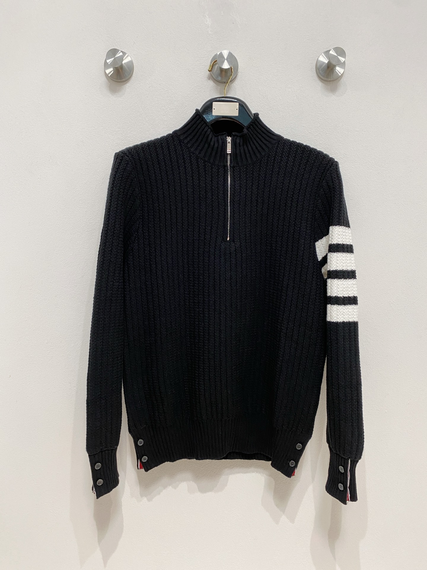 🌾 TB毛衣，采用羊毛混纺纱线，保暖性佳，蓬松柔软，加倍呵护肌肤，给你轻如无物的穿着感体验。高品质天然纤