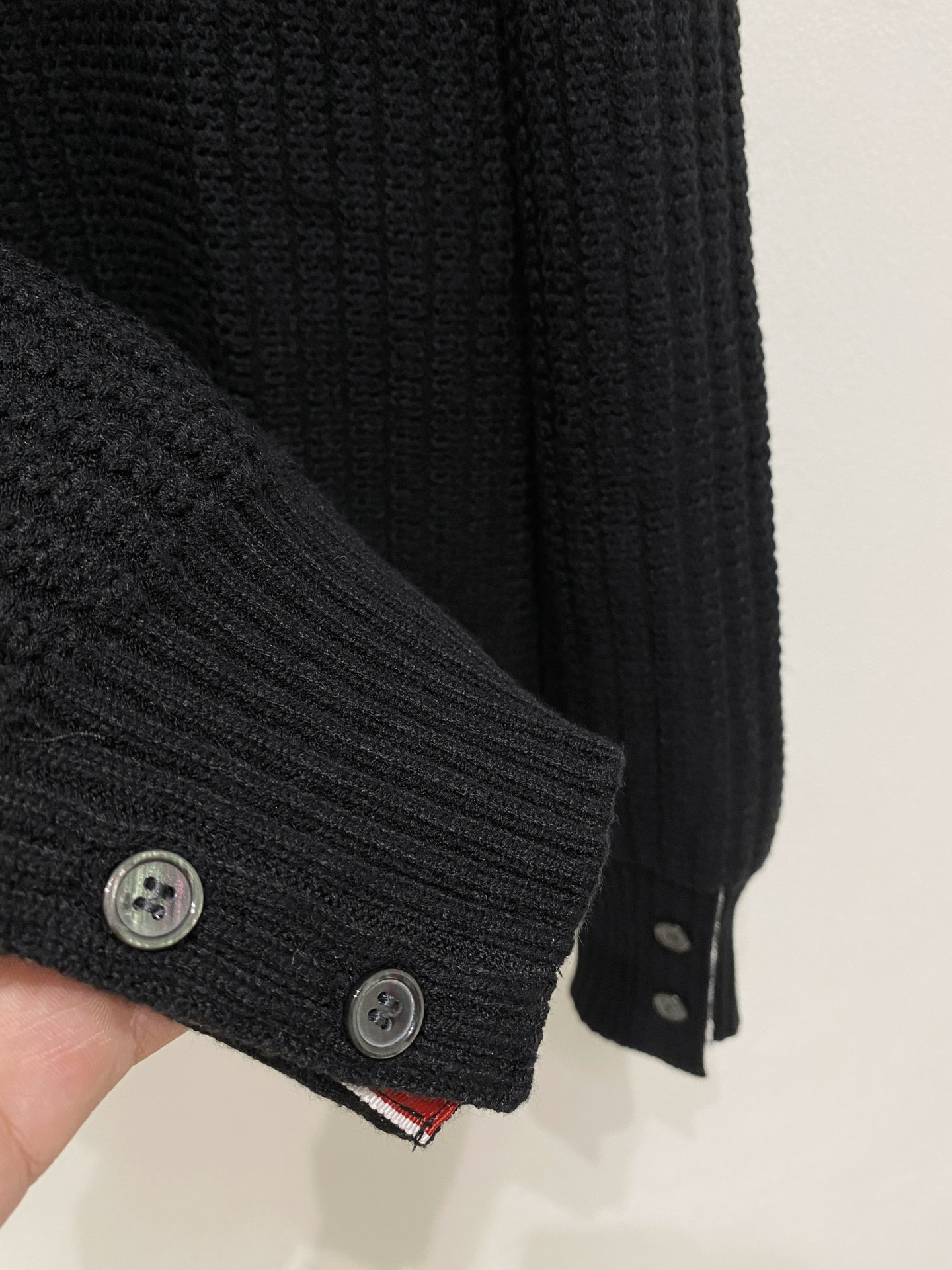 🌾 TB毛衣，采用羊毛混纺纱线，保暖性佳，蓬松柔软，加倍呵护肌肤，给你轻如无物的穿着感体验。高品质天然纤