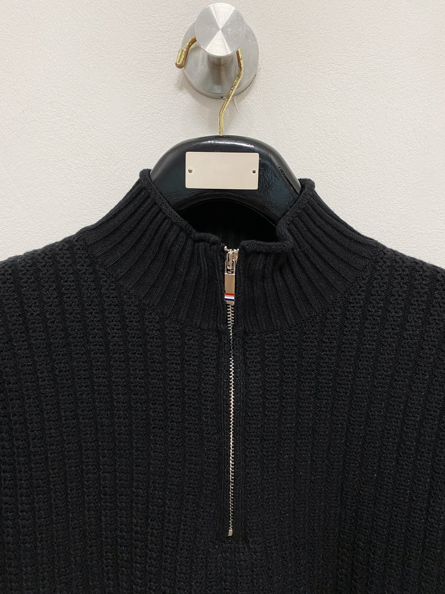 🌾 TB毛衣，采用羊毛混纺纱线，保暖性佳，蓬松柔软，加倍呵护肌肤，给你轻如无物的穿着感体验。高品质天然纤