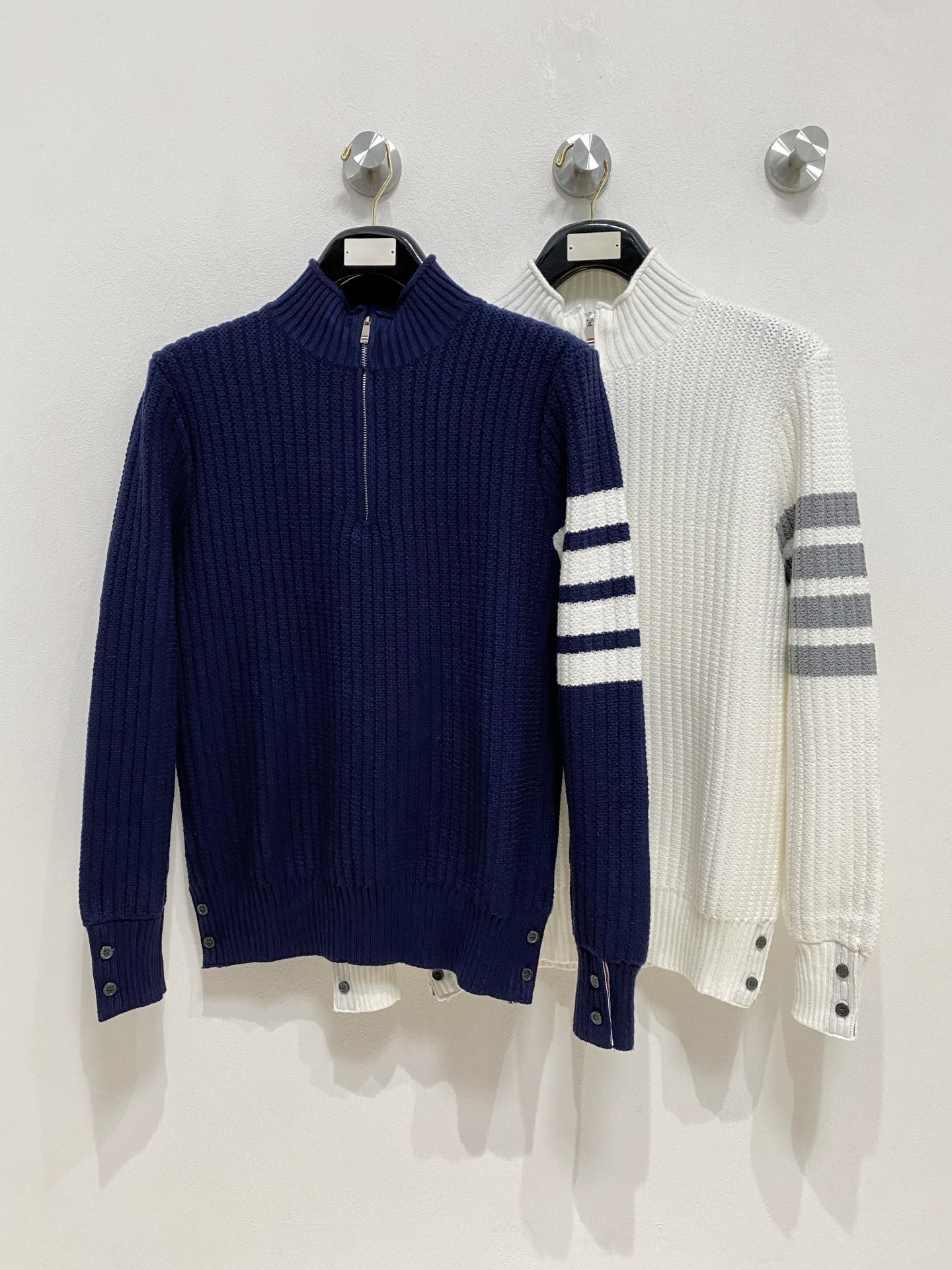 🌾 TB毛衣，采用羊毛混纺纱线，保暖性佳，蓬松柔软，加倍呵护肌肤，给你轻如无物的穿着感体验。高品质天然纤