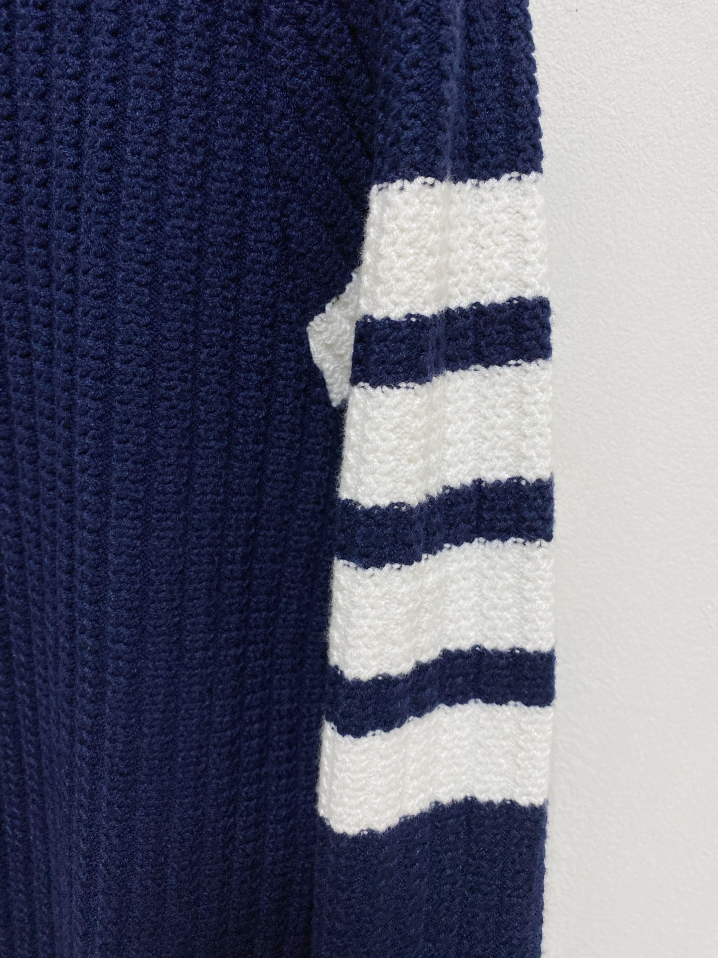 🌾 TB毛衣，采用羊毛混纺纱线，保暖性佳，蓬松柔软，加倍呵护肌肤，给你轻如无物的穿着感体验。高品质天然纤