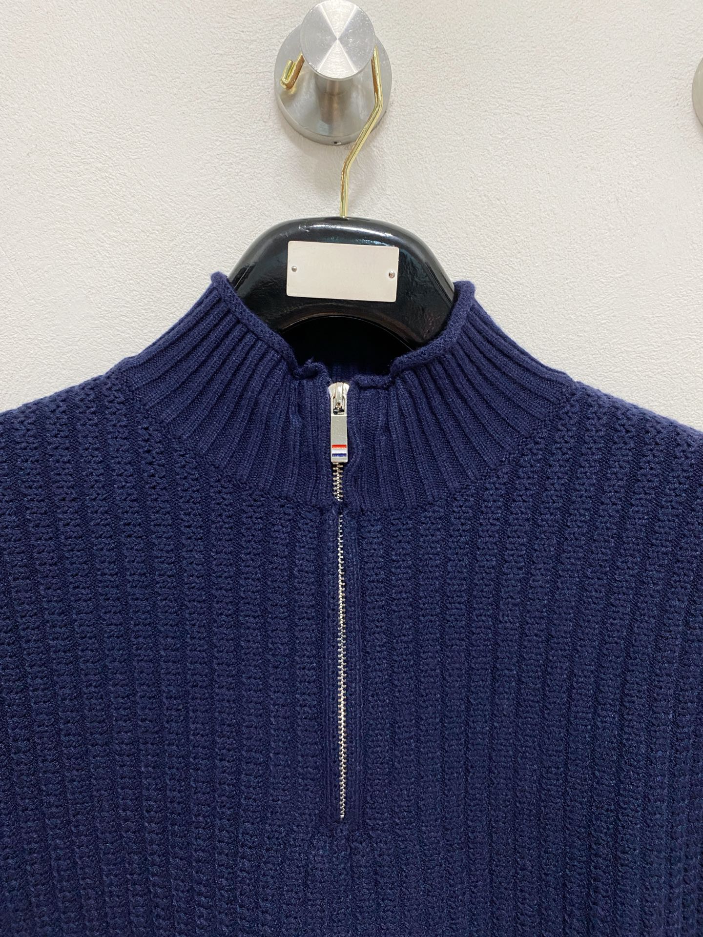 🌾 TB毛衣，采用羊毛混纺纱线，保暖性佳，蓬松柔软，加倍呵护肌肤，给你轻如无物的穿着感体验。高品质天然纤