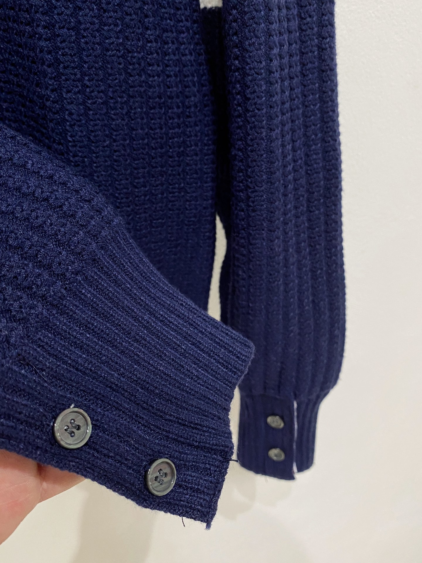 🌾 TB毛衣，采用羊毛混纺纱线，保暖性佳，蓬松柔软，加倍呵护肌肤，给你轻如无物的穿着感体验。高品质天然纤