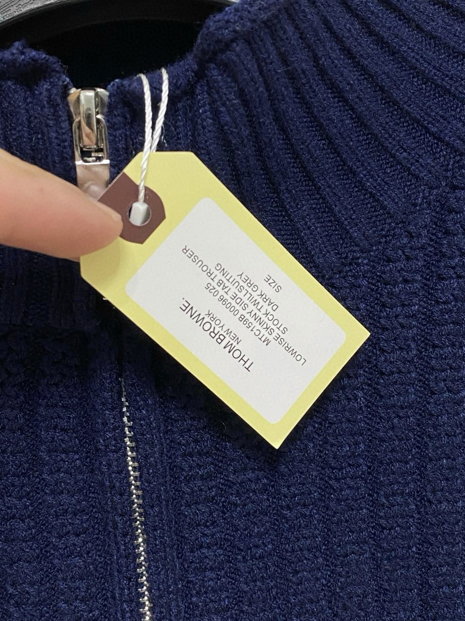 🌾 TB毛衣，采用羊毛混纺纱线，保暖性佳，蓬松柔软，加倍呵护肌肤，给你轻如无物的穿着感体验。高品质天然纤