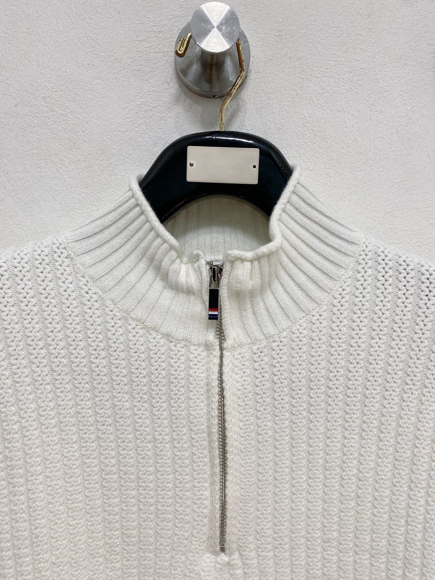 🌾 TB毛衣，采用羊毛混纺纱线，保暖性佳，蓬松柔软，加倍呵护肌肤，给你轻如无物的穿着感体验。高品质天然纤