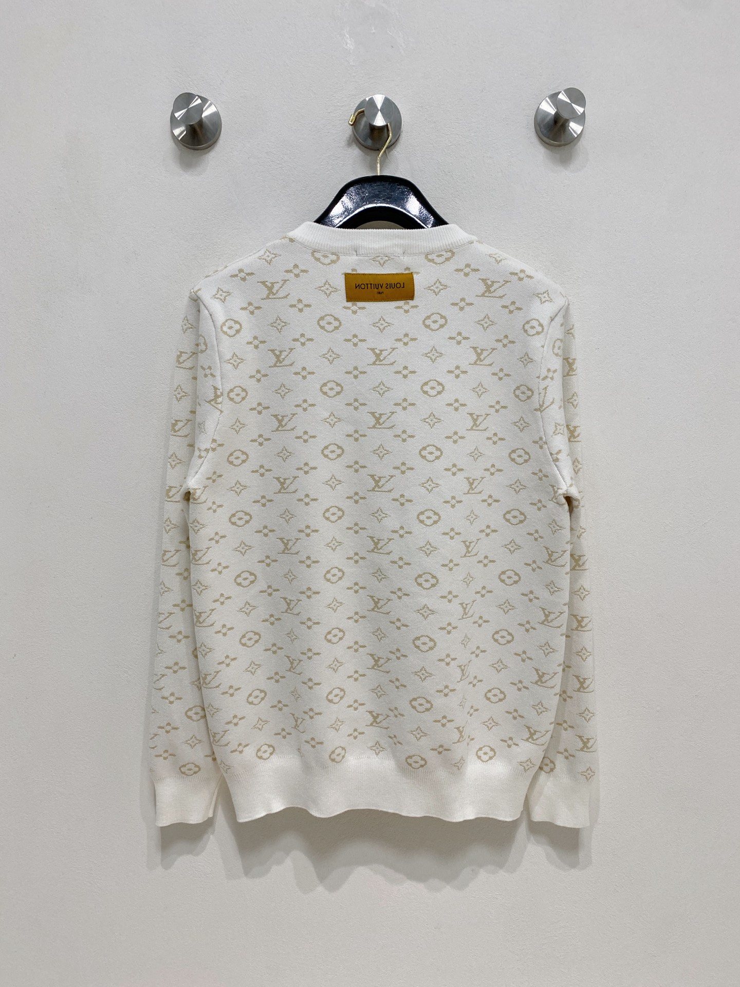 🌾 LV圆领毛衣，采用羊毛混纺纱线，保暖性佳，蓬松柔软，加倍呵护肌肤，给你轻如无物的穿着感体验。高品质天