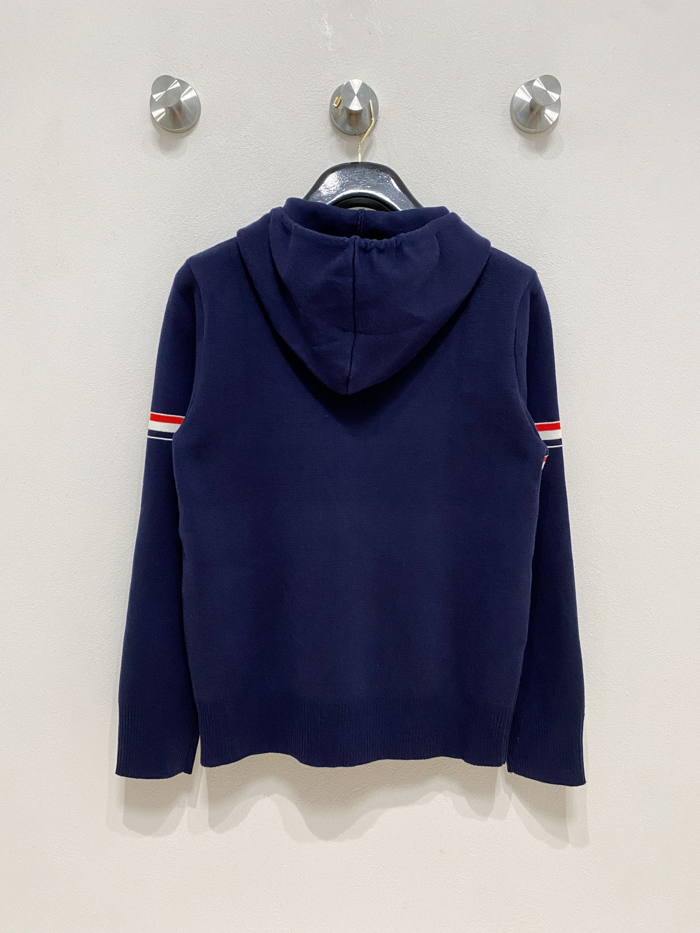 🌾 TB毛衣，采用羊毛混纺纱线，保暖性佳，蓬松柔软，加倍呵护肌肤，给你轻如无物的穿着感体验。高品质天然纤