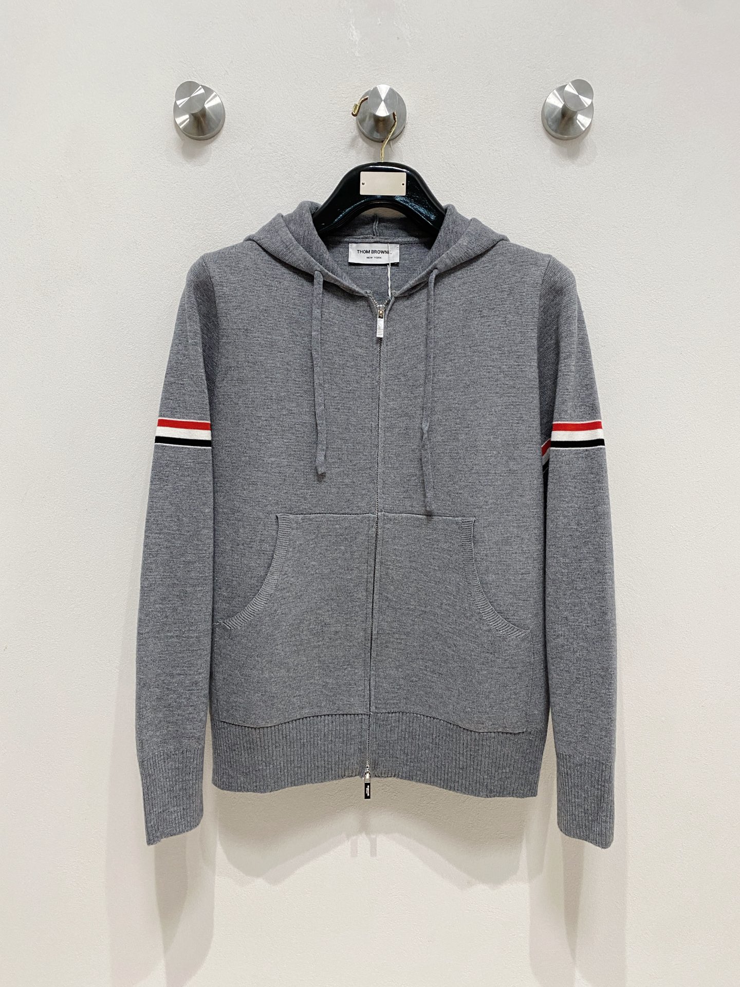 🌾 TB毛衣，采用羊毛混纺纱线，保暖性佳，蓬松柔软，加倍呵护肌肤，给你轻如无物的穿着感体验。高品质天然纤