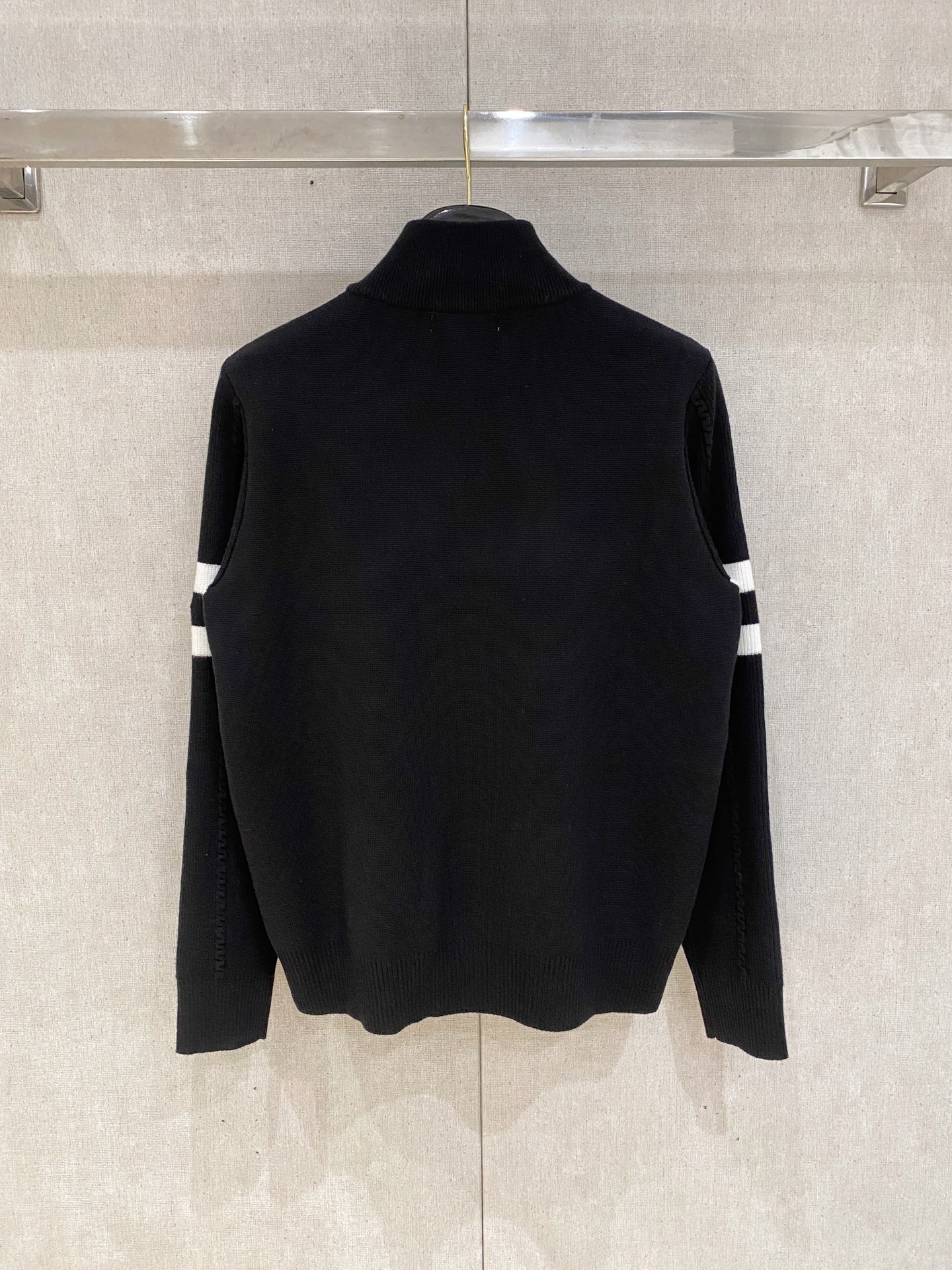 Moncler Half-Zip Pullover: Luxurious Wool Blend, Warm & Stylish - M to 3XL 9 i1761058995695 3809 0 7