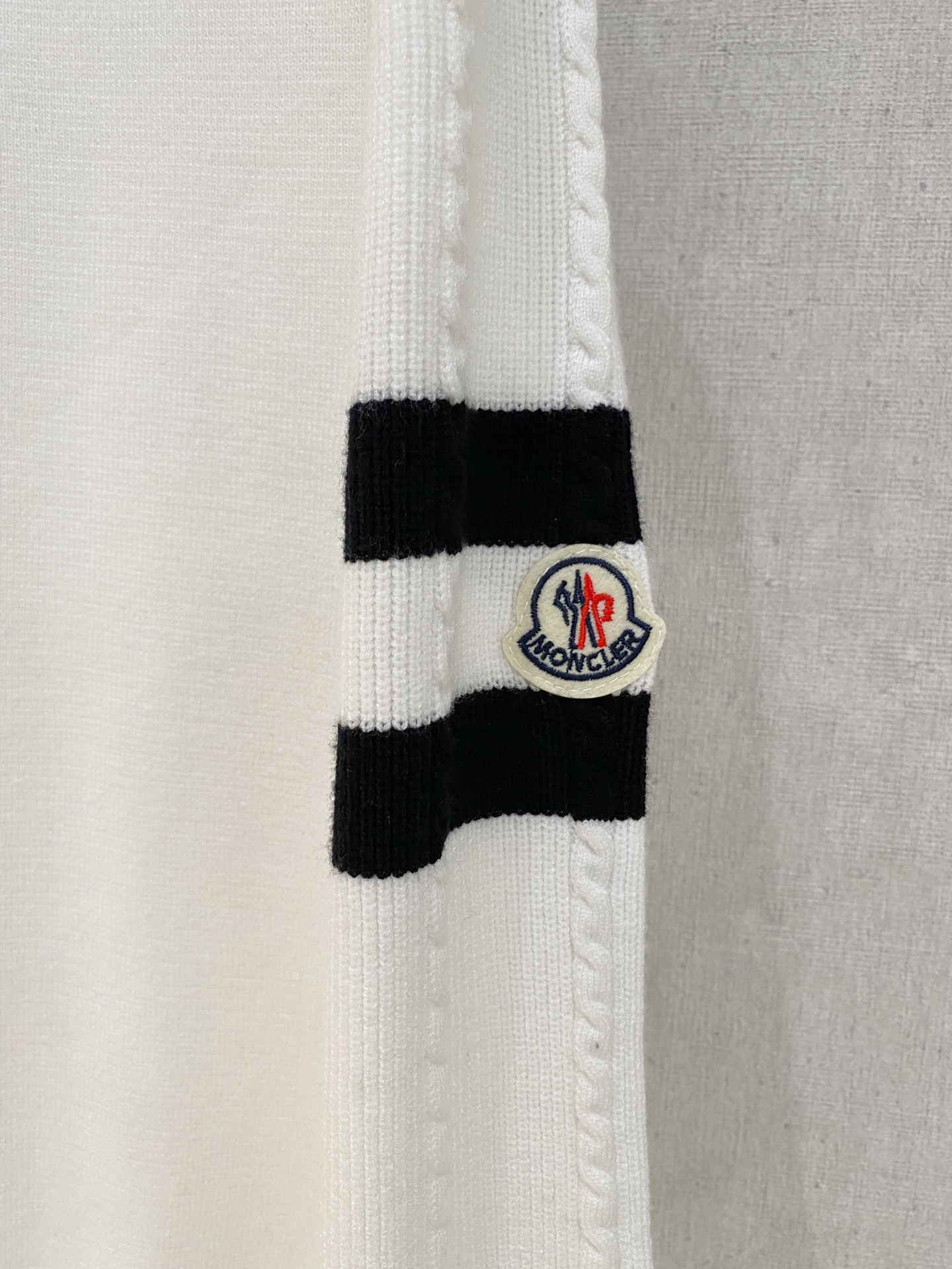 Moncler Half-Zip Pullover: Wool Blend, Warm & Stylish - Perfect for Autumn/Winter 5 i1761060249969 9528 0 3