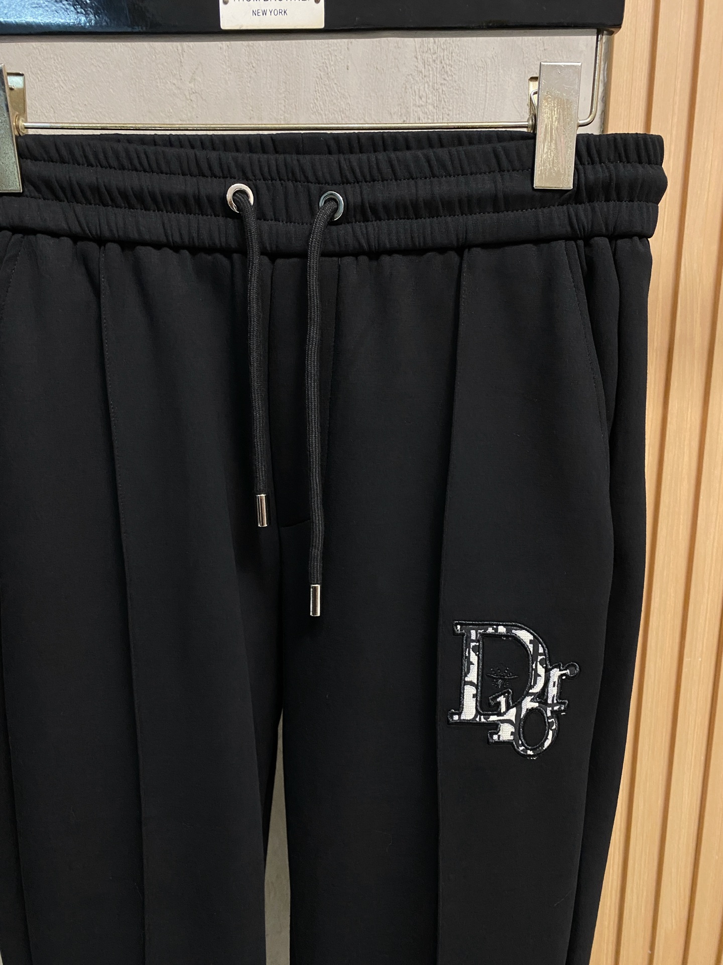 迪奥 2025全新爆款开衫套装 原单狠货🇭🇰倾注顶级设计师的精心之作 就为一个贴合、完美的上身效果 全天