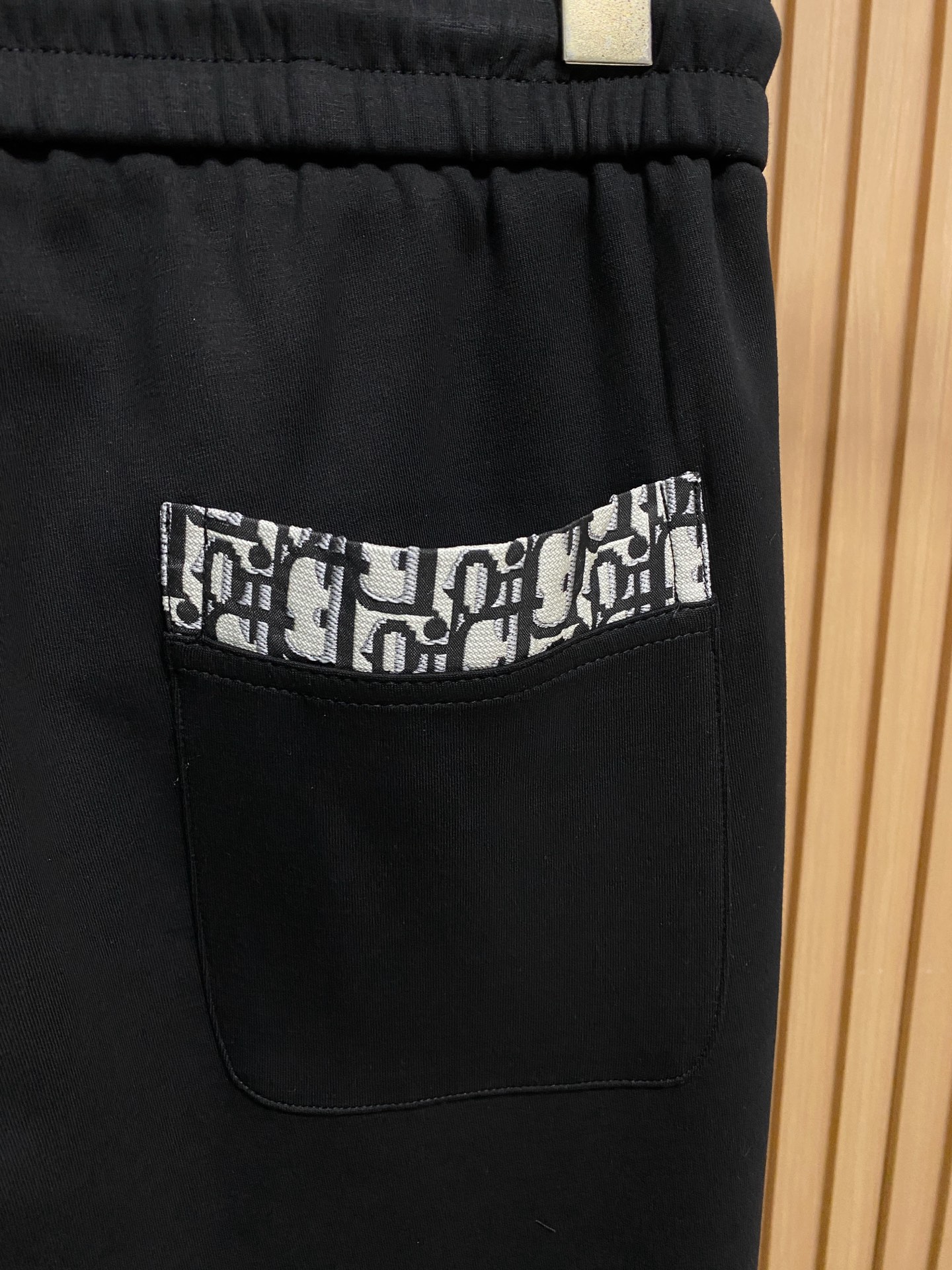 迪奥 2025全新爆款开衫套装 原单狠货🇭🇰倾注顶级设计师的精心之作 就为一个贴合、完美的上身效果 全天