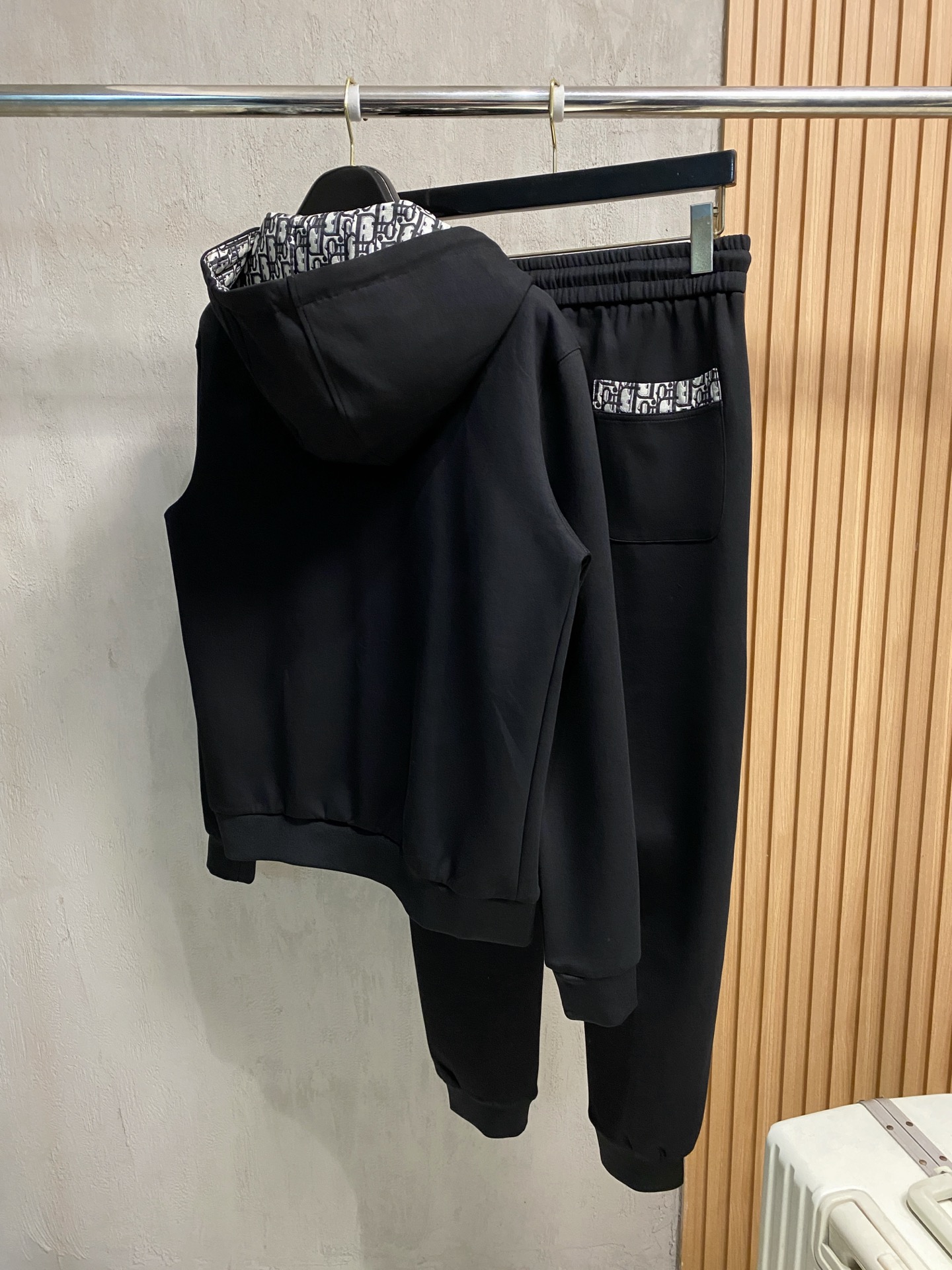 迪奥 2025全新爆款开衫套装 原单狠货🇭🇰倾注顶级设计师的精心之作 就为一个贴合、完美的上身效果 全天