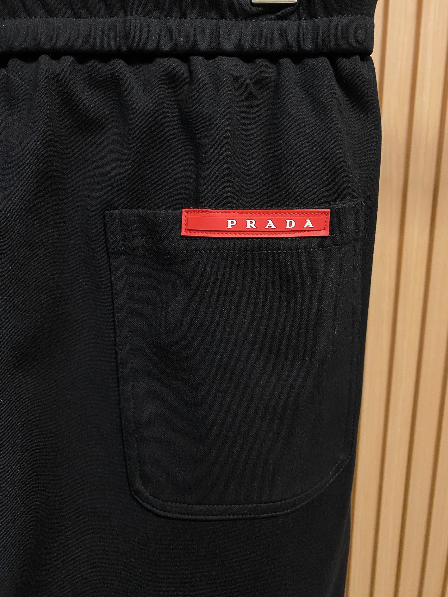 普拉达 2025全新爆款开衫套装 原单狠货🇭🇰倾注顶级设计师的精心之作 就为一个贴合、完美的上身效果 全