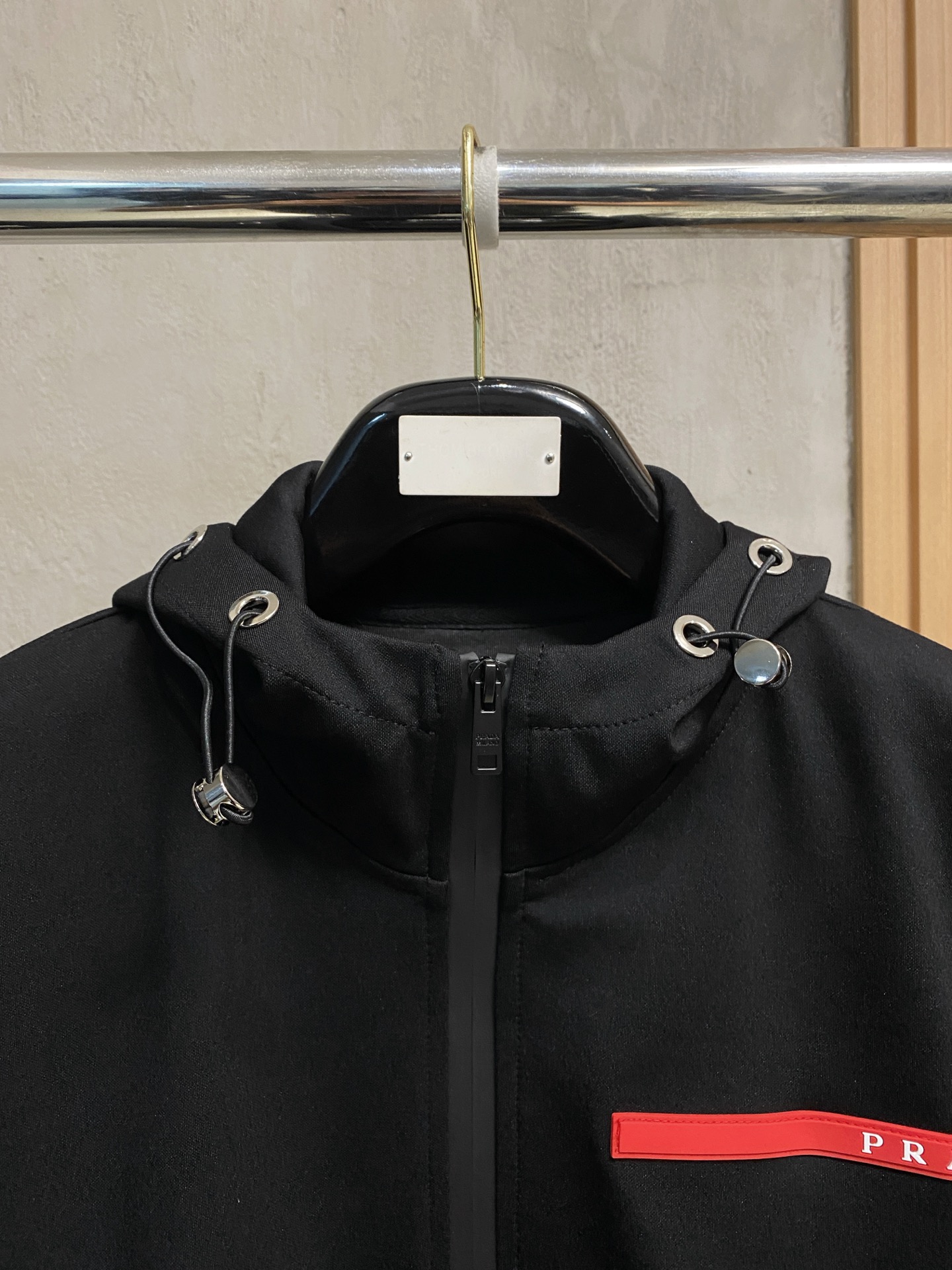 普拉达 2025全新爆款开衫套装 原单狠货🇭🇰倾注顶级设计师的精心之作 就为一个贴合、完美的上身效果 全