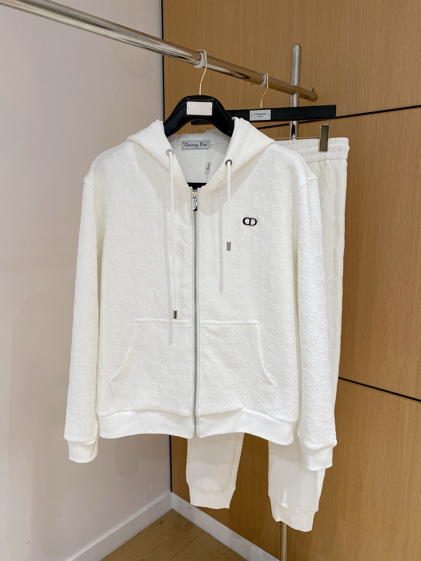 迪奥 2025全新爆款开衫套装 原单狠货🇭🇰倾注顶级设计师的精心之作 就为一个贴合、完美的上身效果 全天