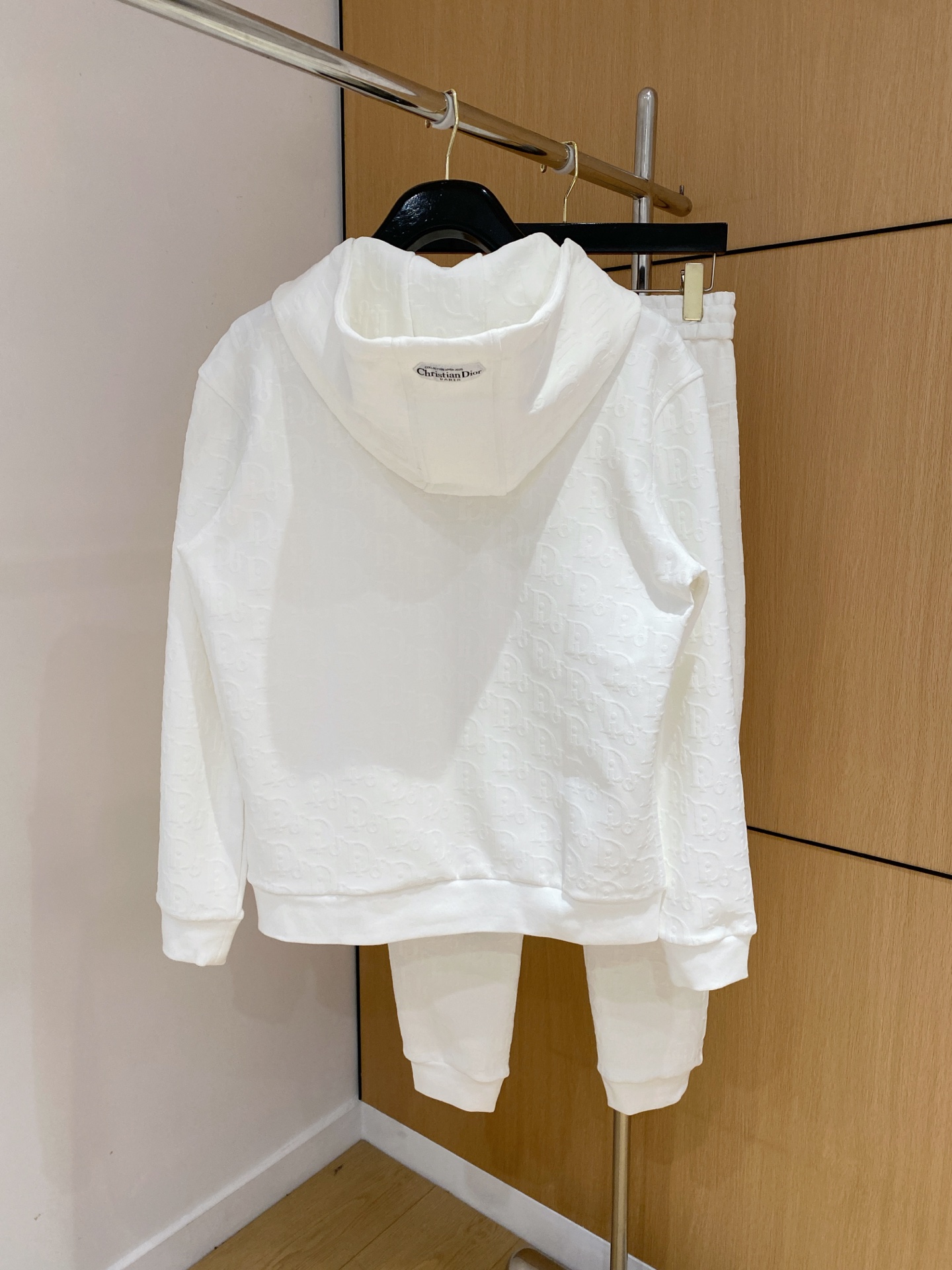 迪奥 2025全新爆款开衫套装 原单狠货🇭🇰倾注顶级设计师的精心之作 就为一个贴合、完美的上身效果 全天