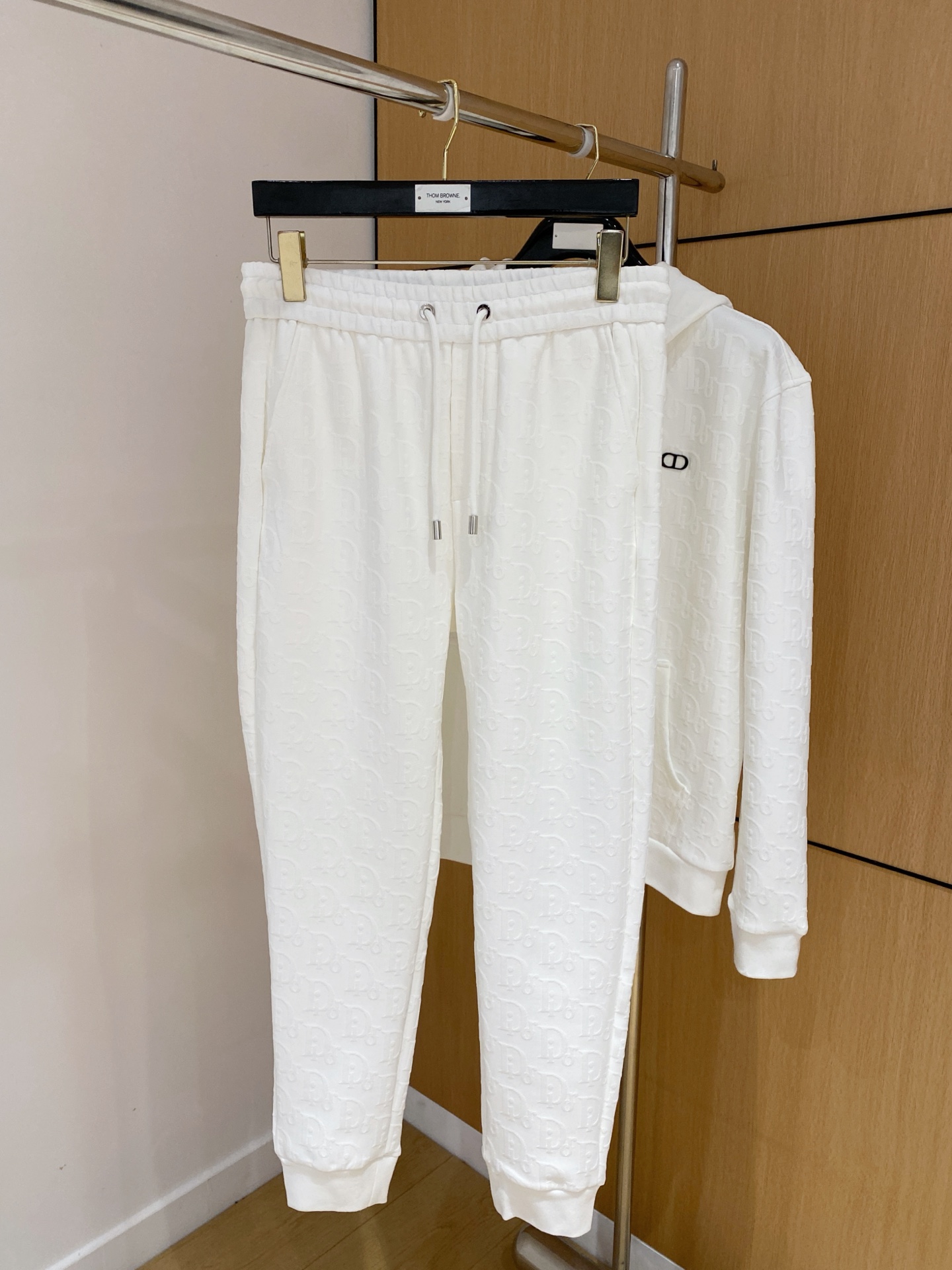 迪奥 2025全新爆款开衫套装 原单狠货🇭🇰倾注顶级设计师的精心之作 就为一个贴合、完美的上身效果 全天