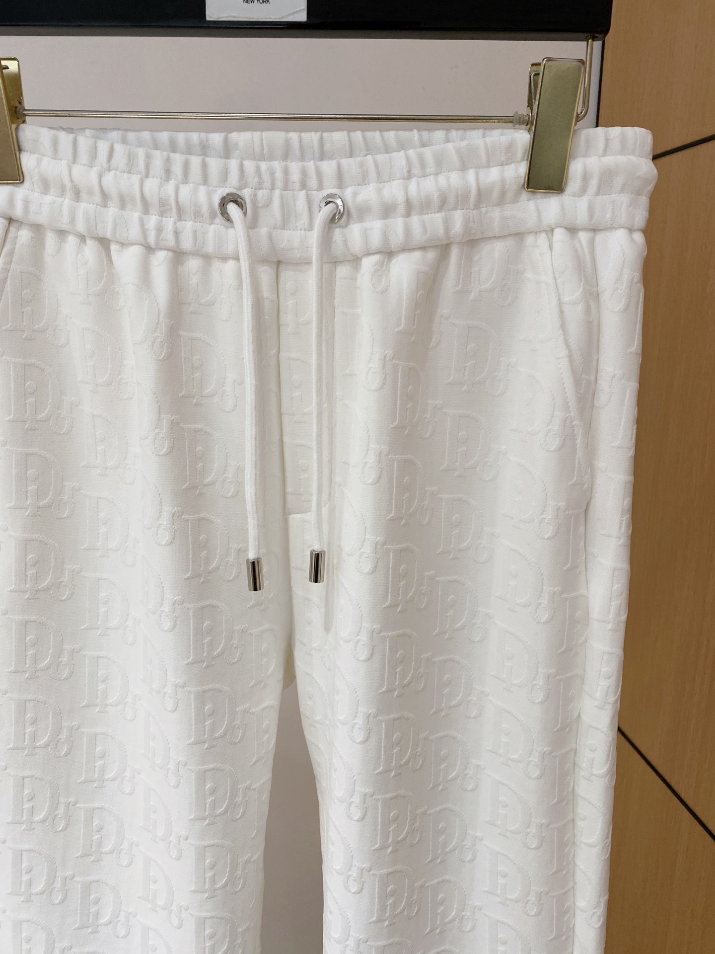 迪奥 2025全新爆款开衫套装 原单狠货🇭🇰倾注顶级设计师的精心之作 就为一个贴合、完美的上身效果 全天