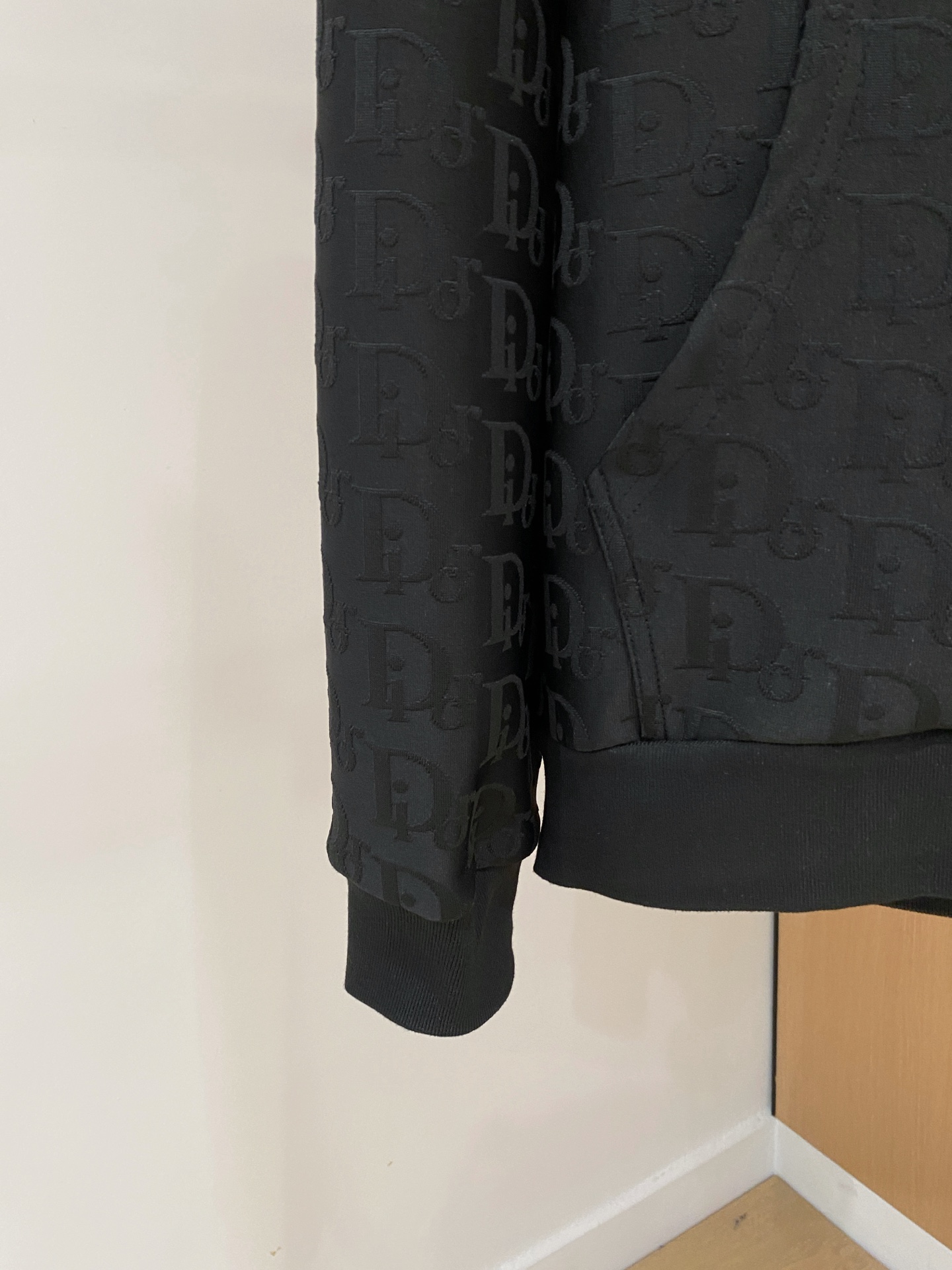 迪奥 2025全新爆款开衫套装 原单狠货🇭🇰倾注顶级设计师的精心之作 就为一个贴合、完美的上身效果 全天